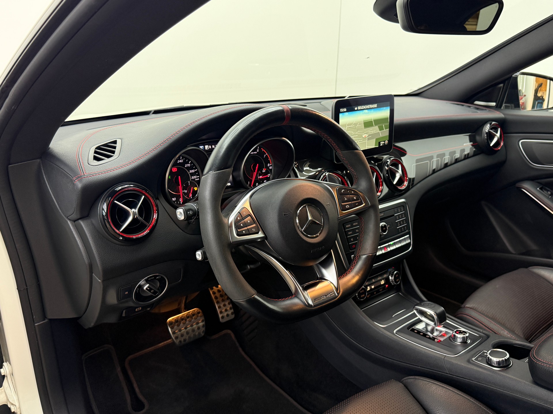 MERCEDES-BENZ CLA 45 AMG 4Matic Speedshift-image-24