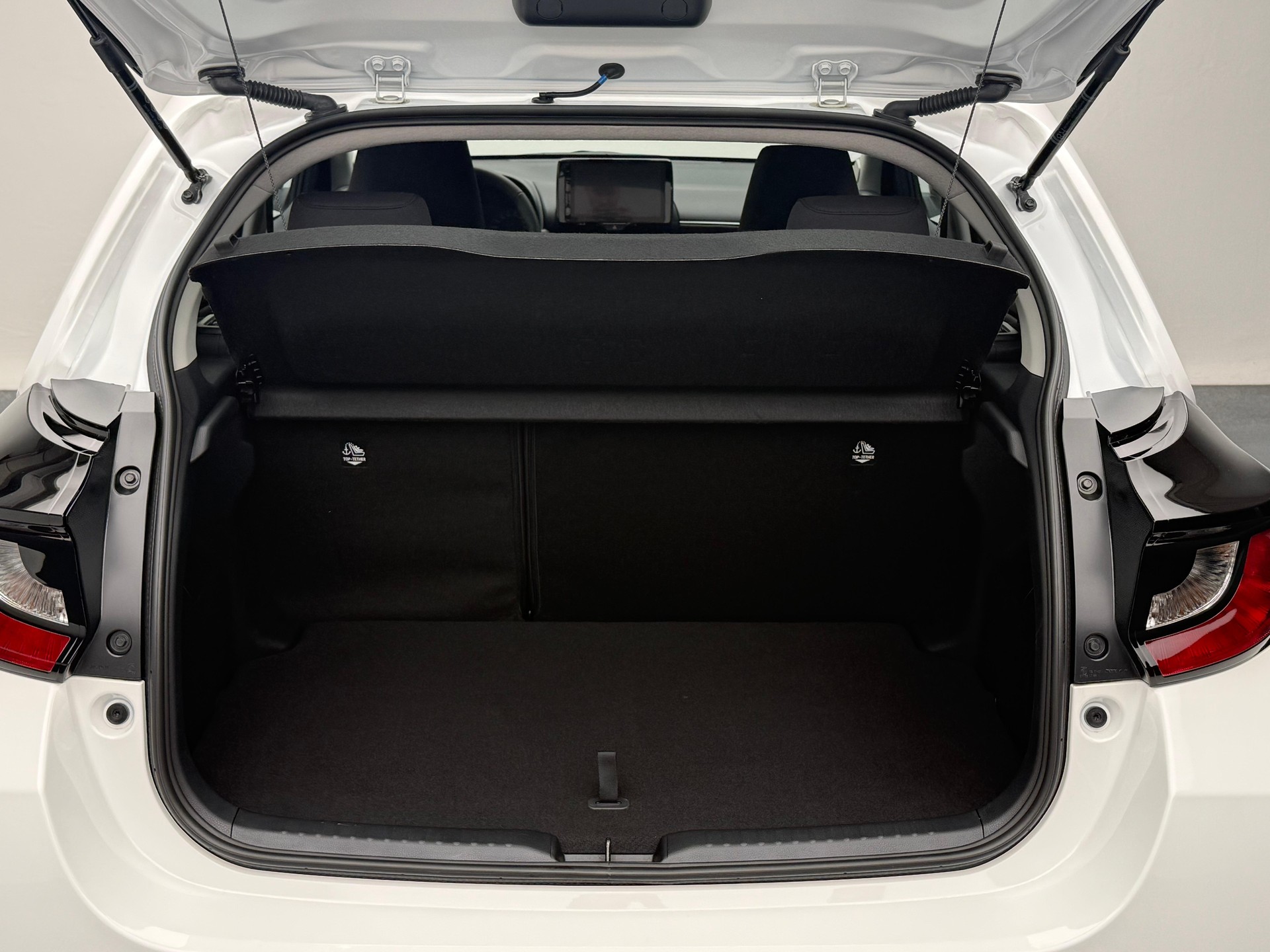 TOYOTA Yaris 1.5 VVT-i HSD Comfort-image-11