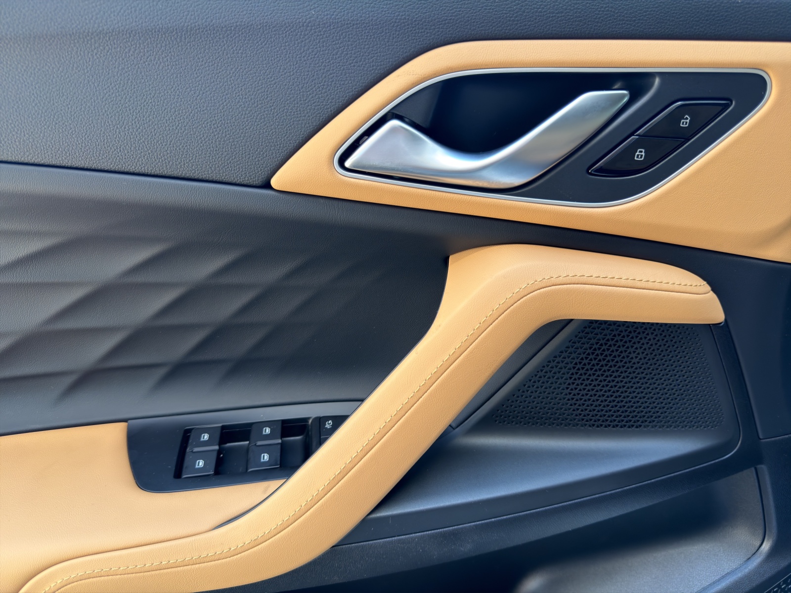 MG HS 1.5 Hybrid Luxury-image-14