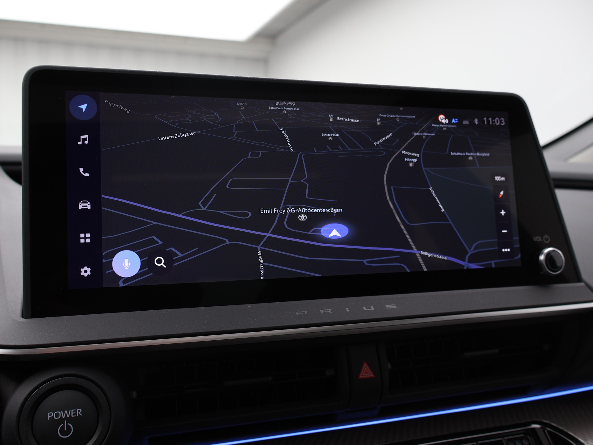 TOYOTA Prius 2.0 Plug-In-Hybrid Style-image-12