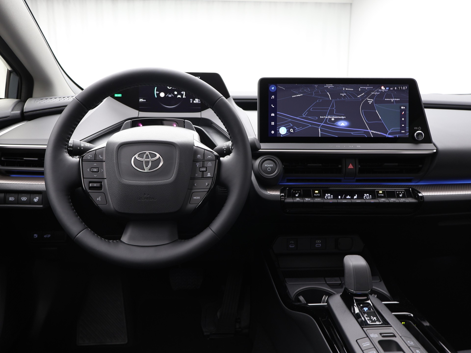TOYOTA Prius 2.0 Plug-In-Hybrid Style-image-8