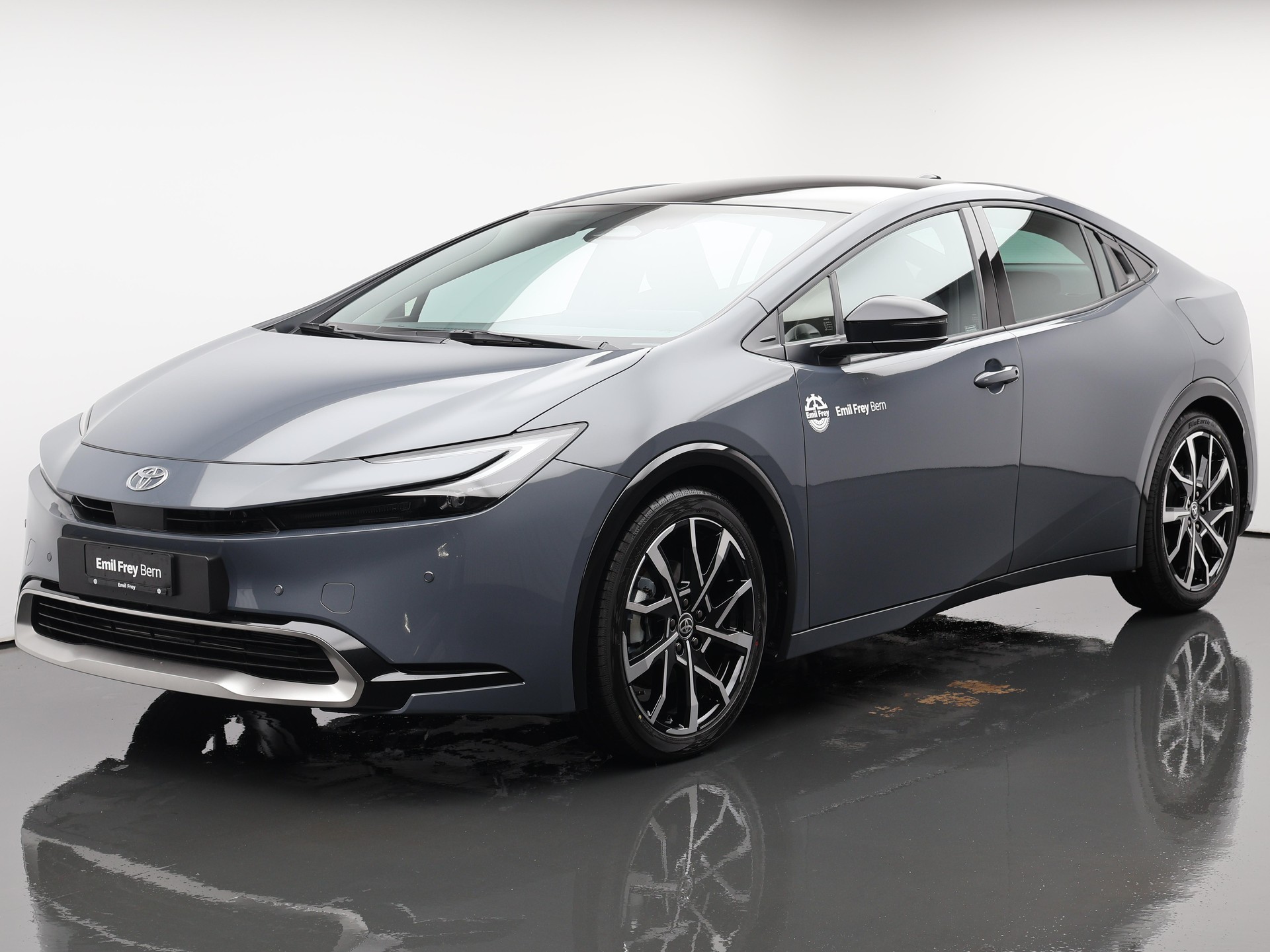 TOYOTA Prius 2.0 Plug-In-Hybrid Style-image-0