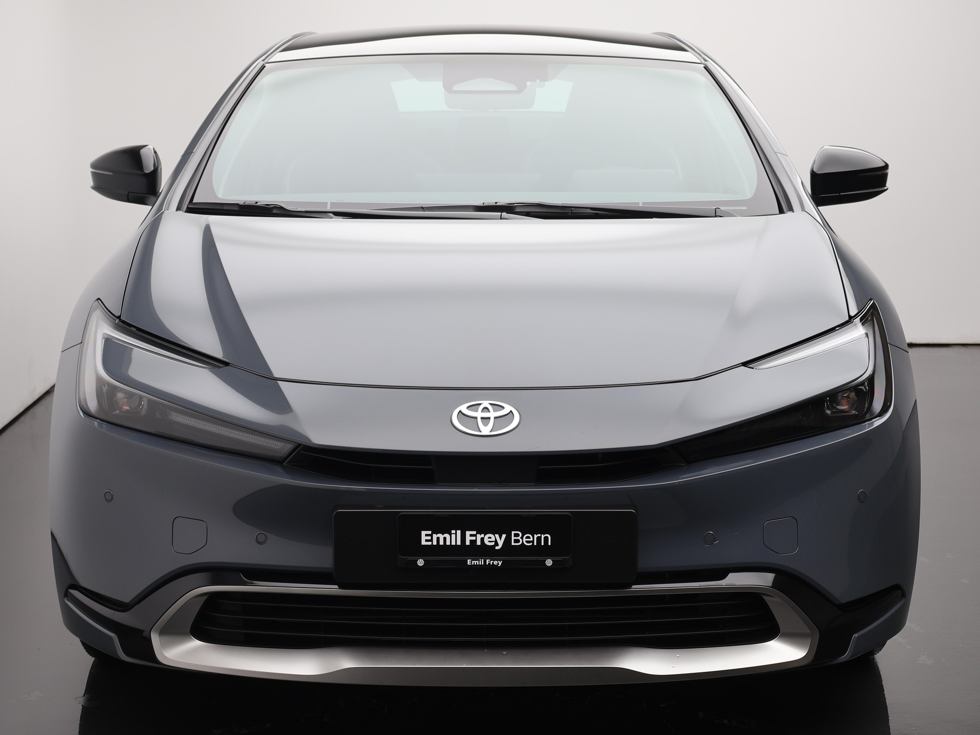 TOYOTA Prius 2.0 Plug-In-Hybrid Style-image-4