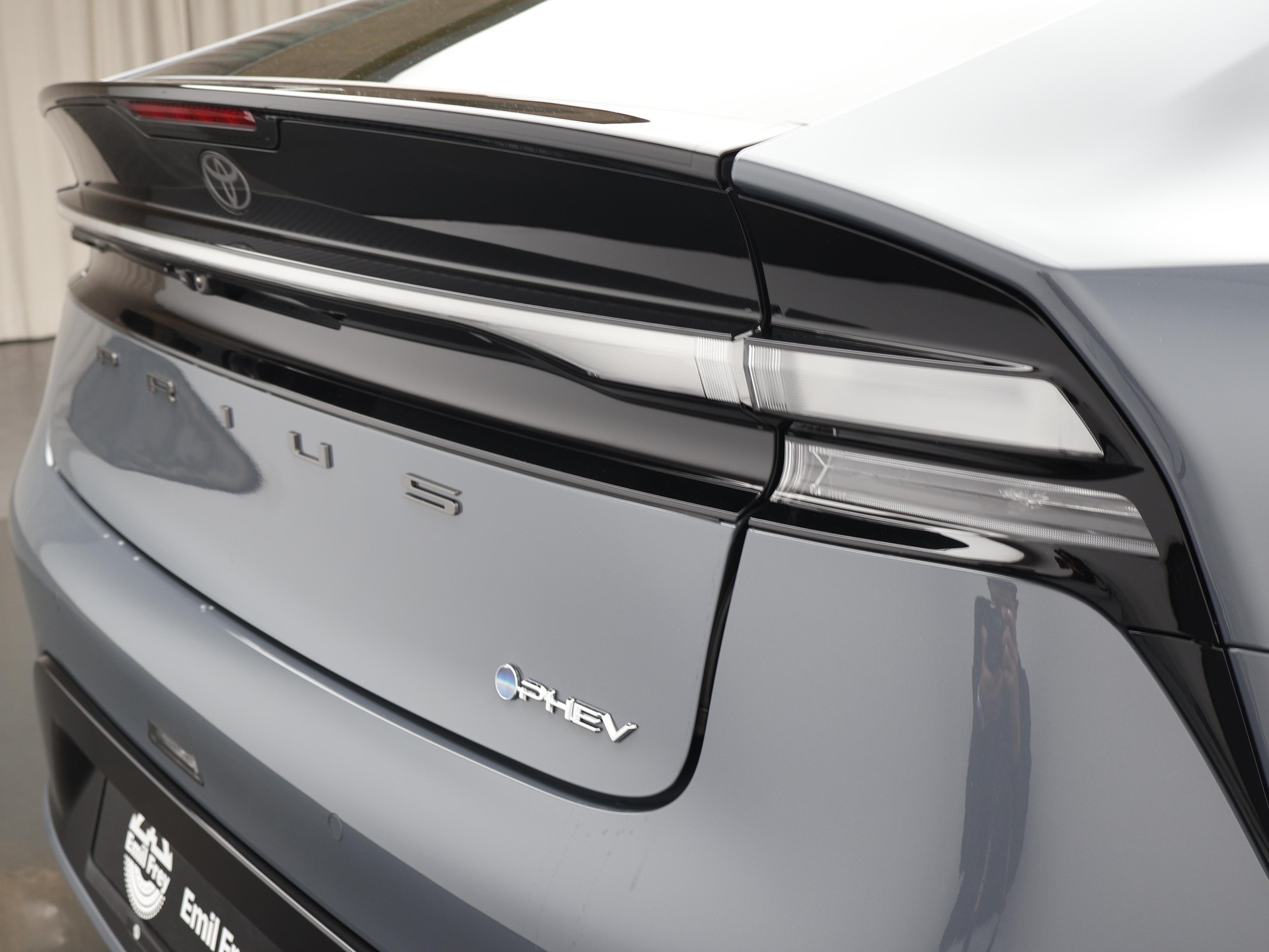 TOYOTA Prius 2.0 Plug-In-Hybrid Style-image-19
