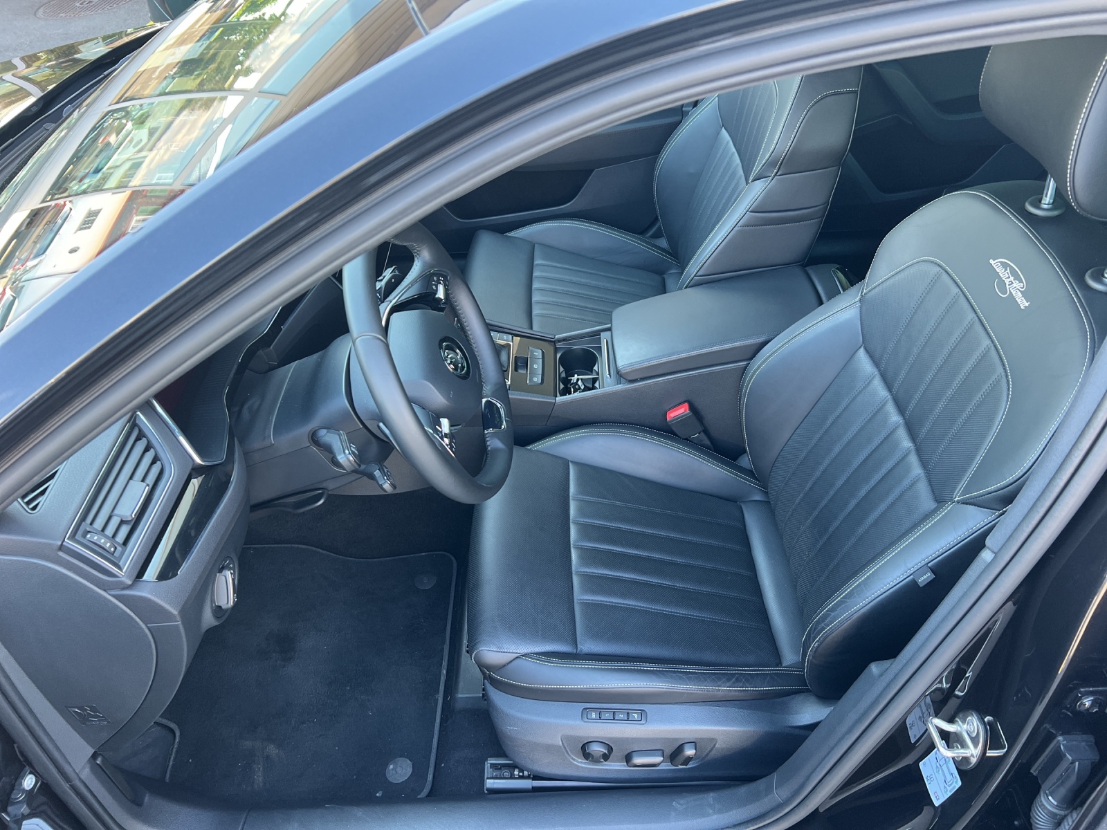 SKODA Superb Combi 2.0 TSI L&K 4x4 DSG-image-5