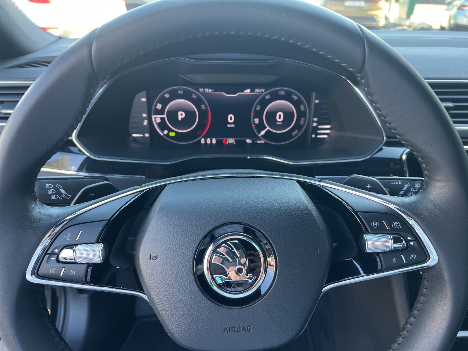 SKODA Superb Combi 2.0 TSI L&K 4x4 DSG-image-6