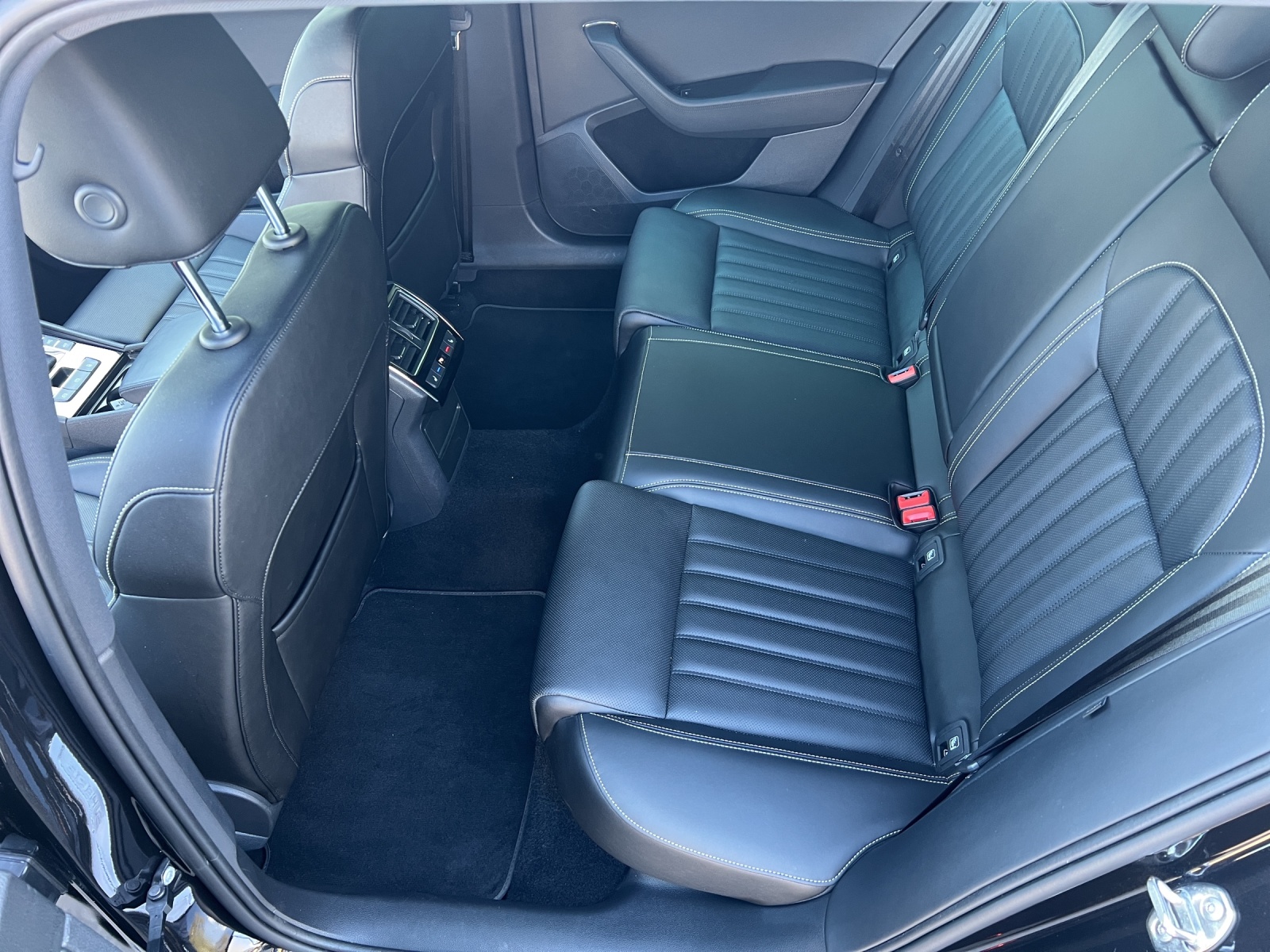 SKODA Superb Combi 2.0 TSI L&K 4x4 DSG-image-7