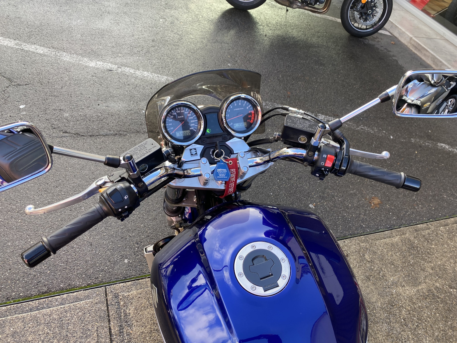 SUZUKI GSX 1400 K7-image-8