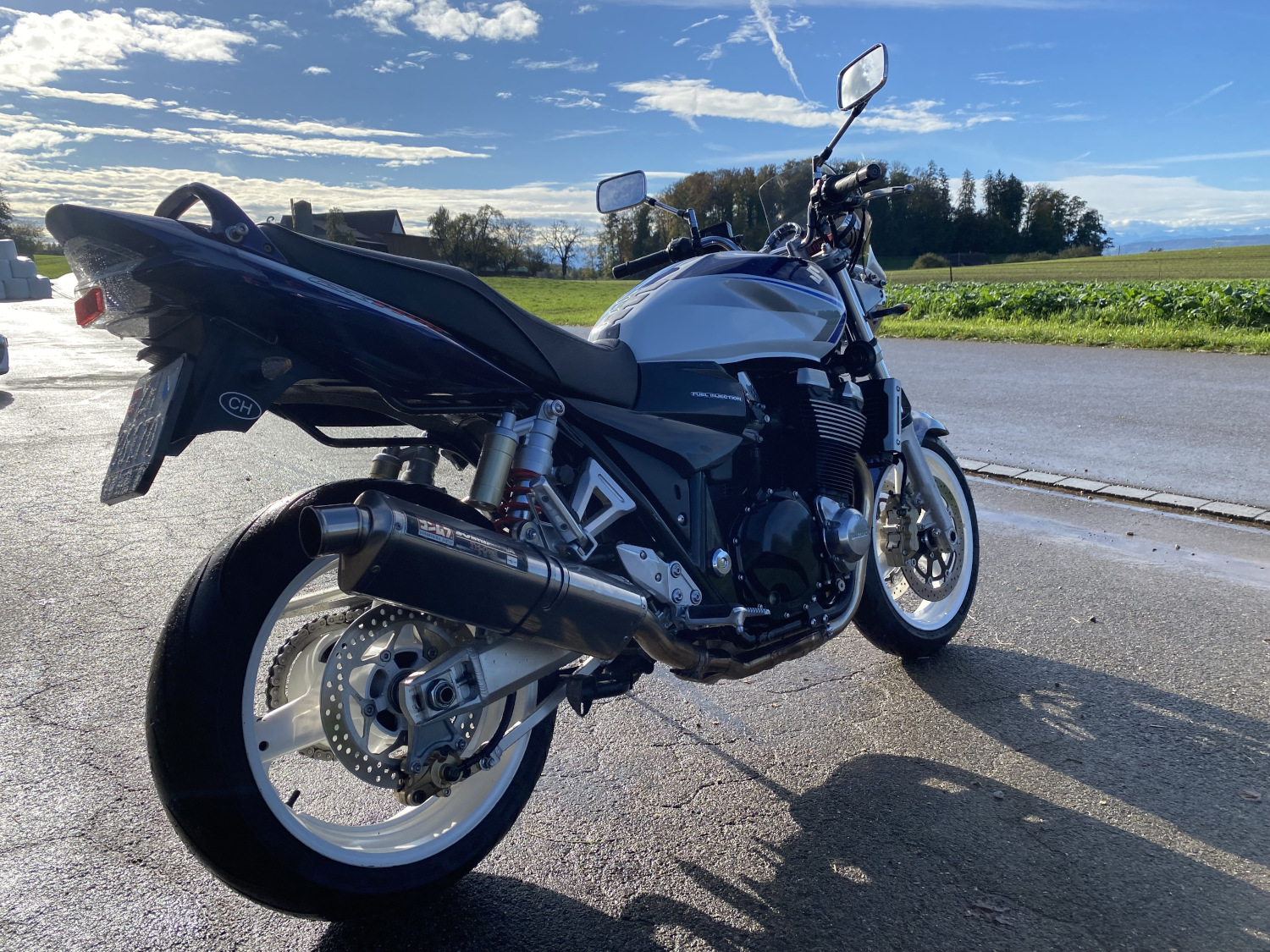 SUZUKI GSX 1400 K7-image-4
