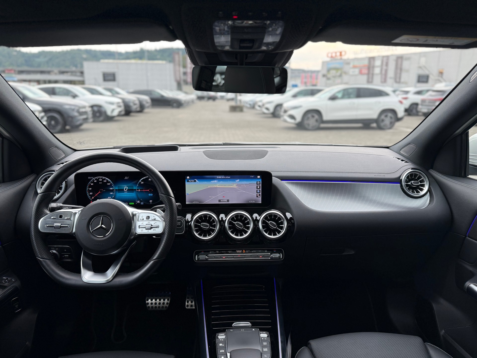 MERCEDES-BENZ EQA 300 AMG Line 4Matic-showroom-element-3