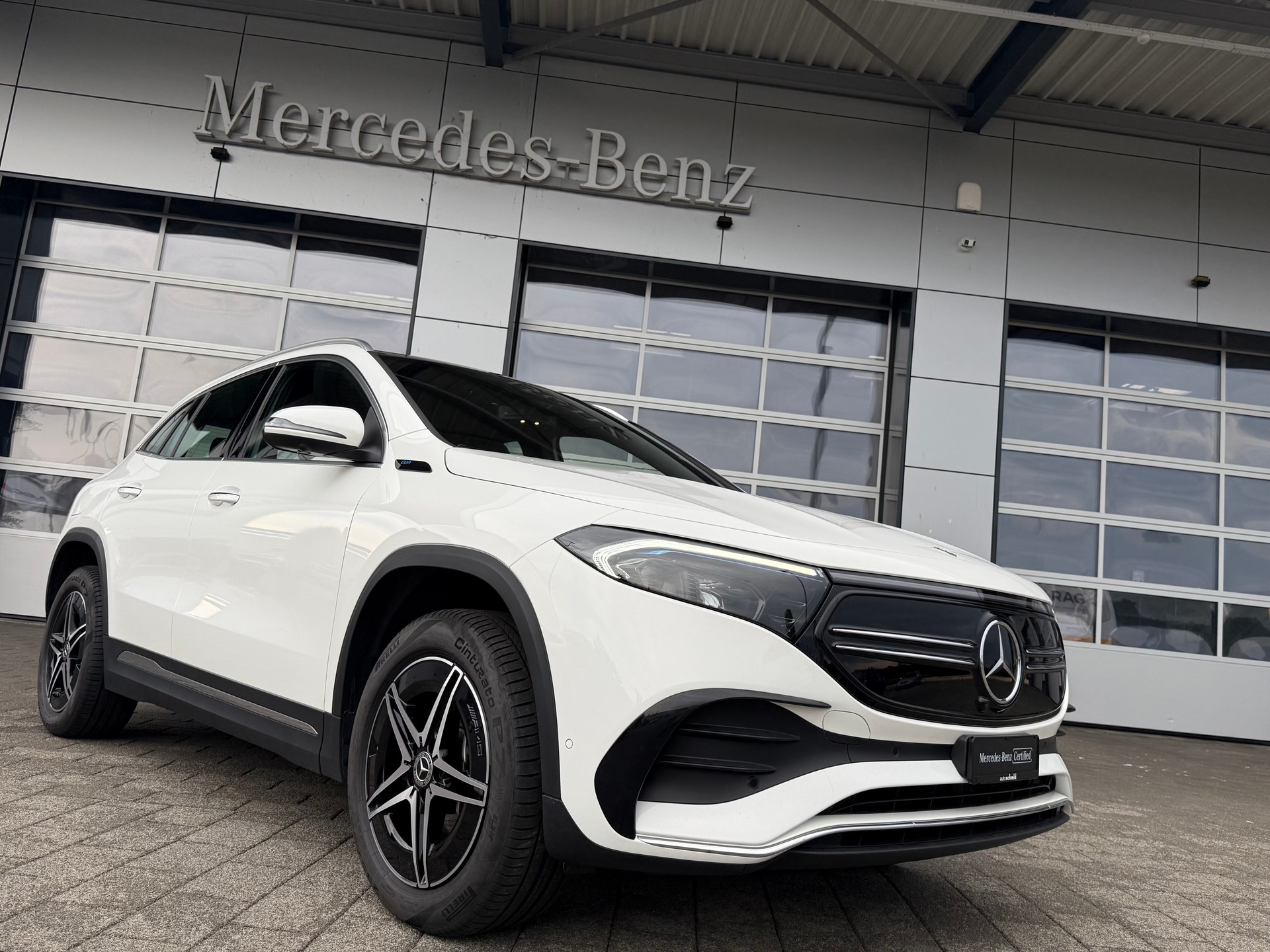 MERCEDES-BENZ EQA 300 AMG Line 4Matic