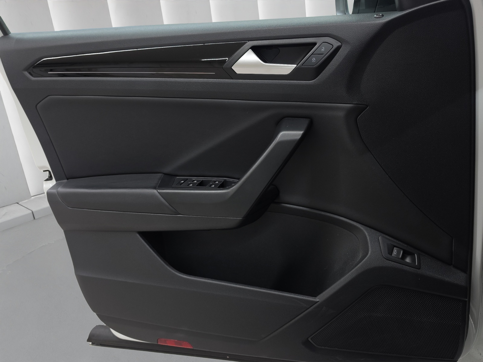 VW T-Roc 2.0 TSI R DSG 4motion-image-14