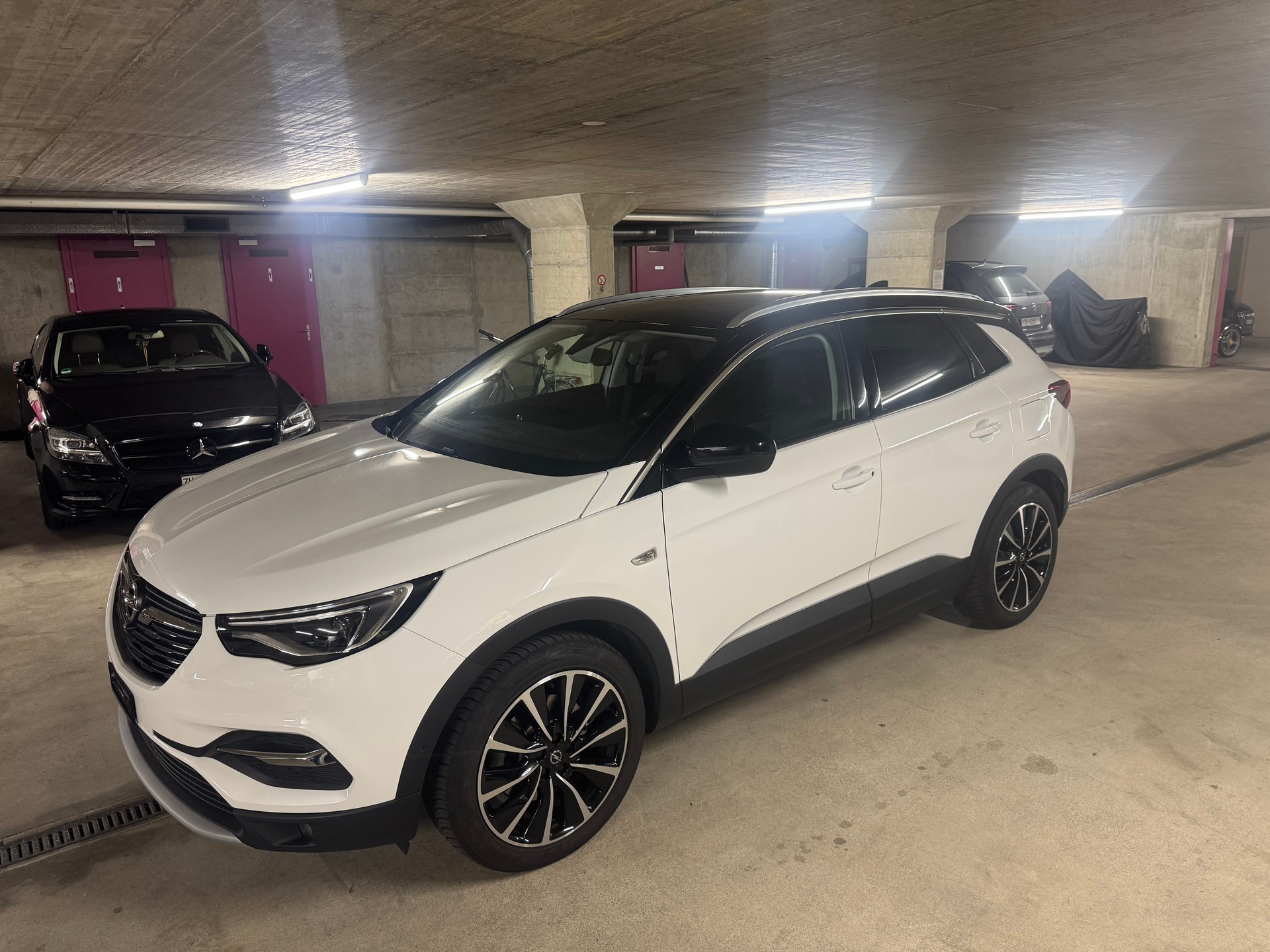 OPEL Grandland X 1.6 Hybrid4 Excellence Automatik-image-15