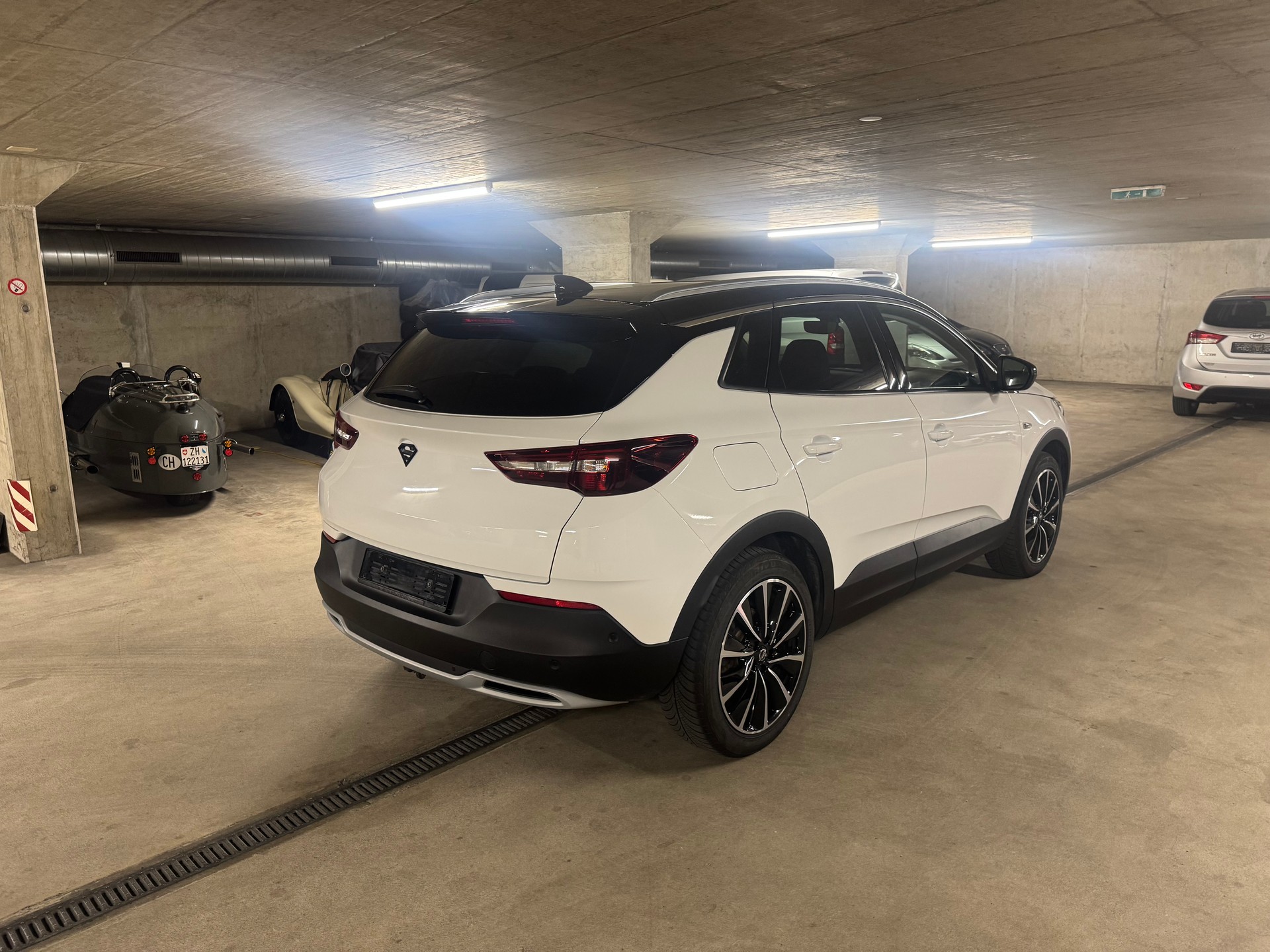OPEL Grandland X 1.6 Hybrid4 Excellence Automatik-image-6