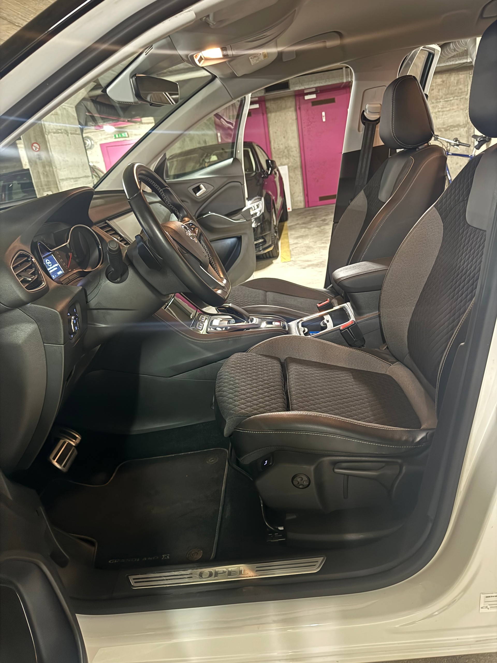 OPEL Grandland X 1.6 Hybrid4 Excellence Automatik-image-8