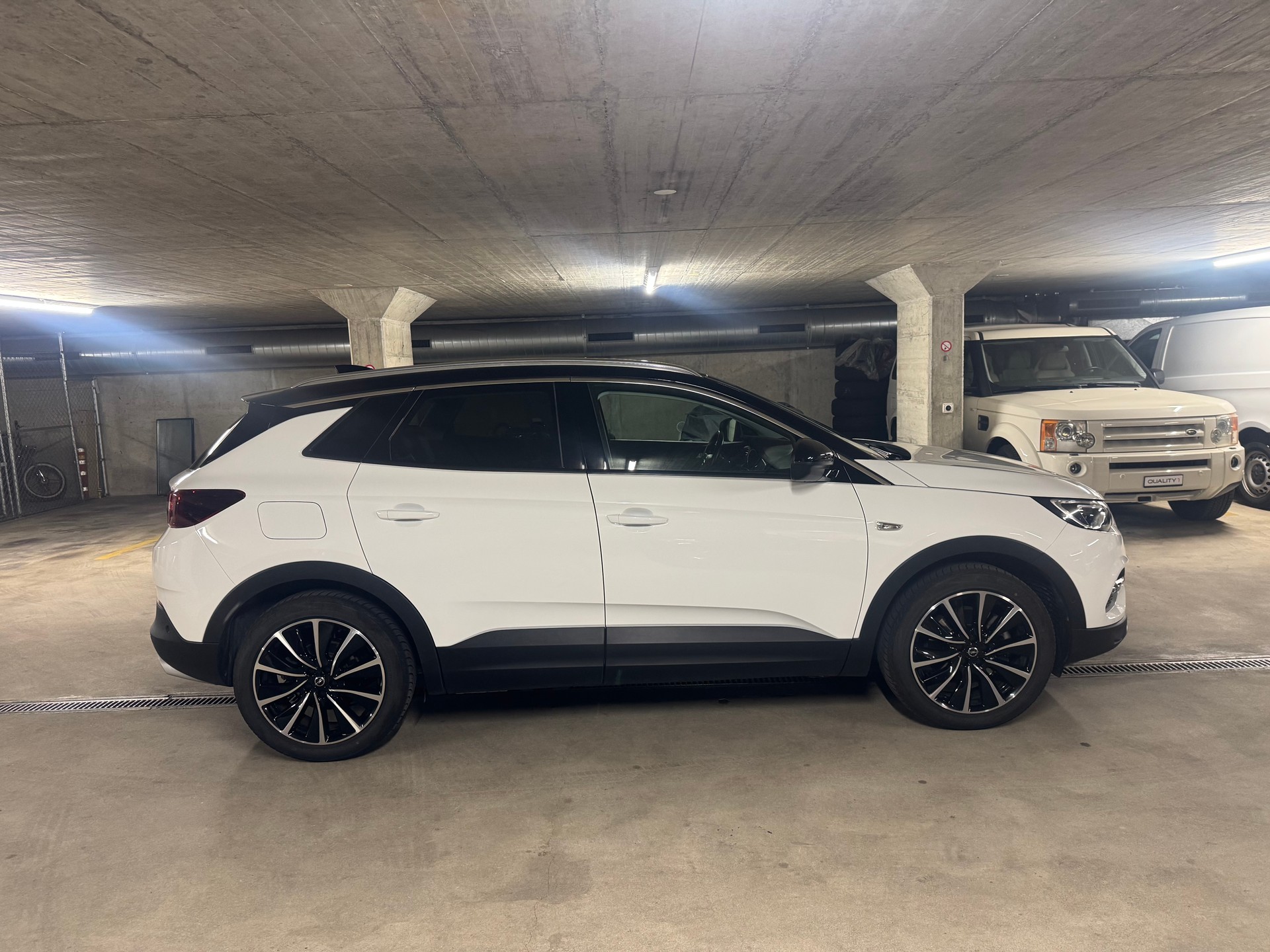 OPEL Grandland X 1.6 Hybrid4 Excellence Automatik-image-7