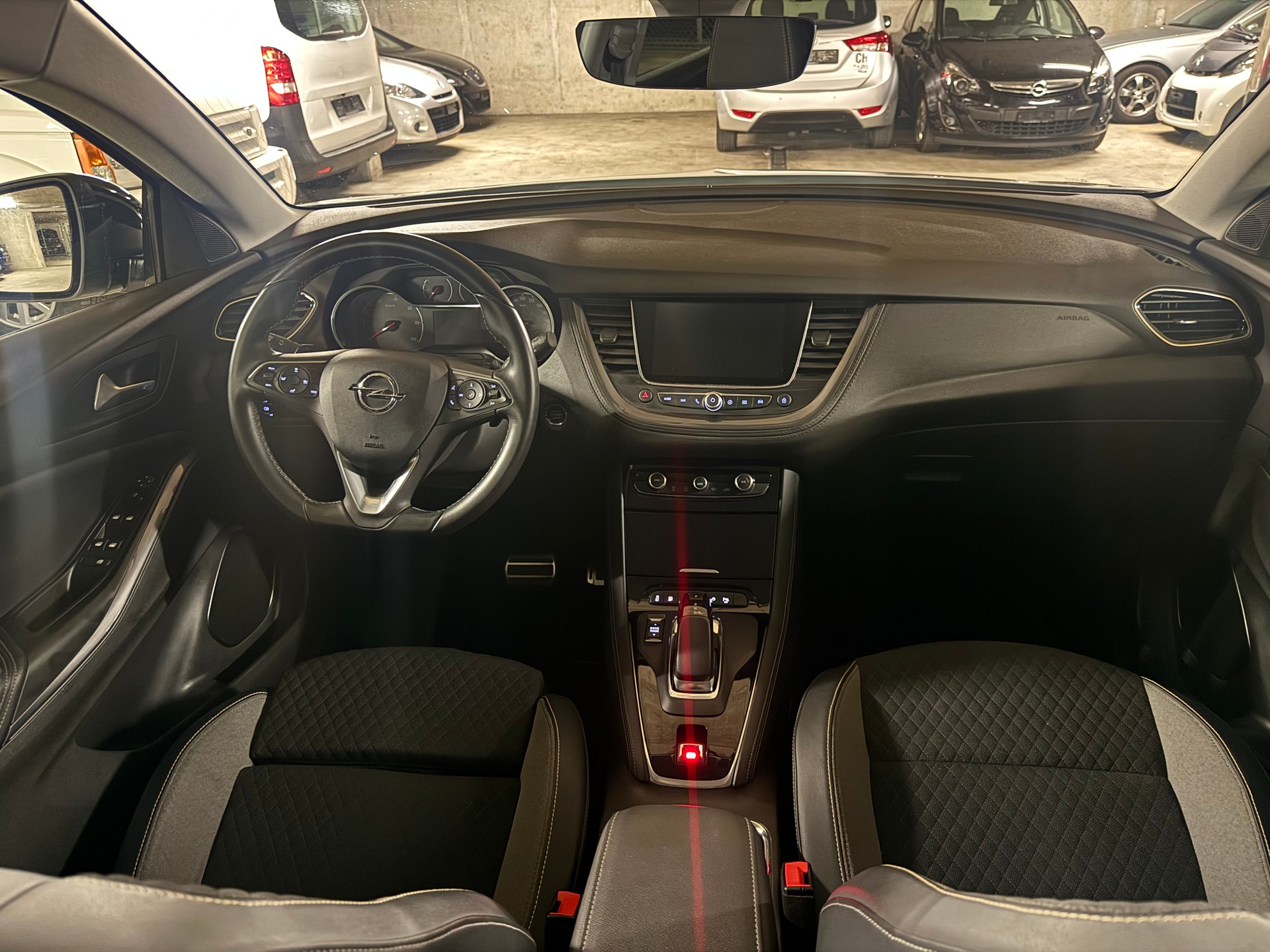 OPEL Grandland X 1.6 Hybrid4 Excellence Automatik-image-13