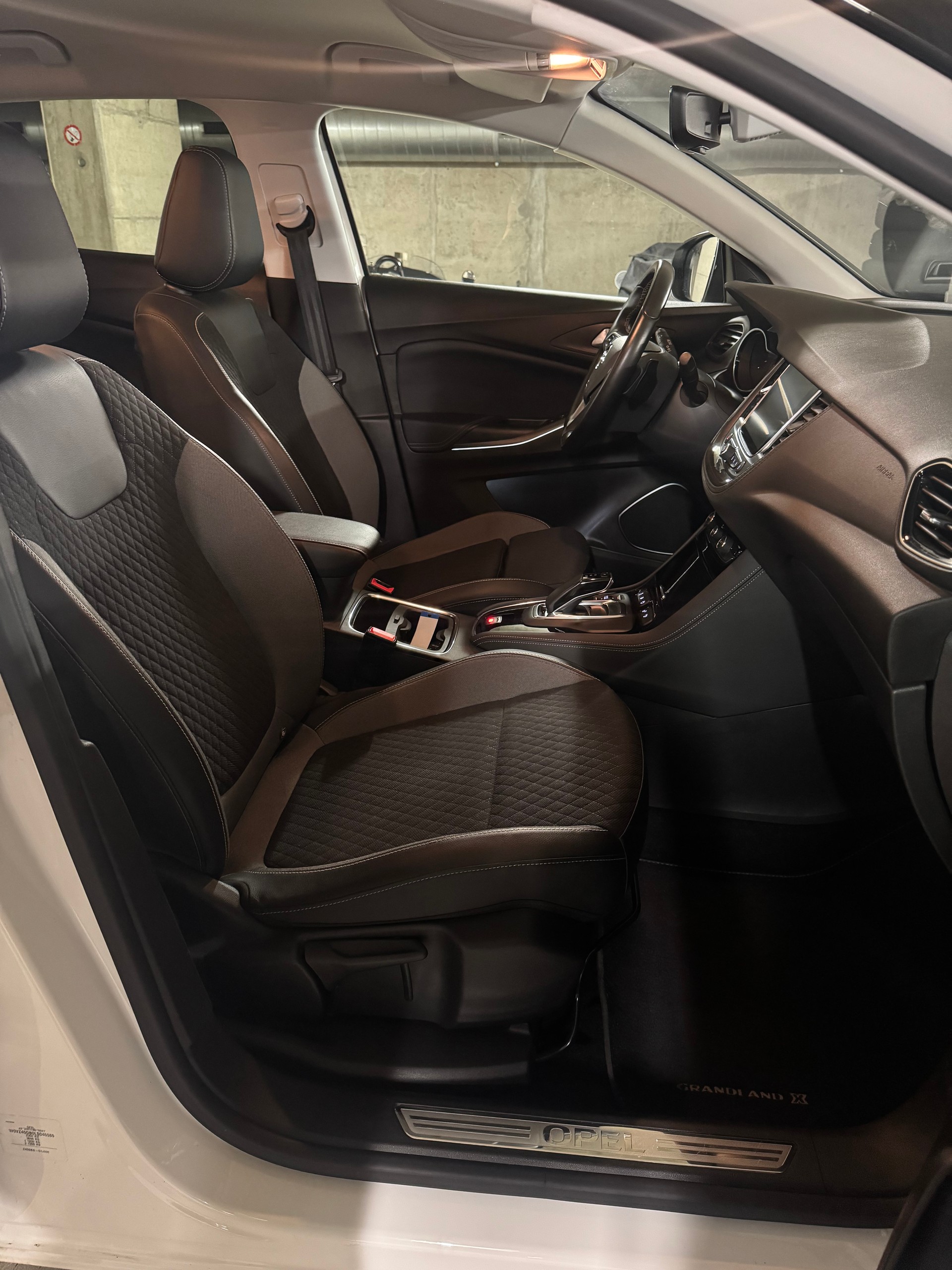 OPEL Grandland X 1.6 Hybrid4 Excellence Automatik-image-12