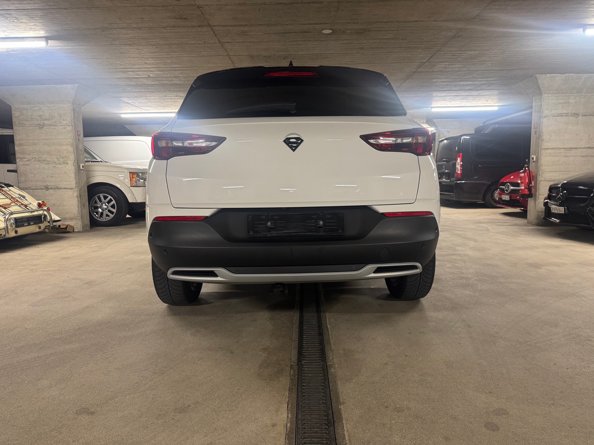 OPEL Grandland X 1.6 Hybrid4 Excellence Automatik-image-5