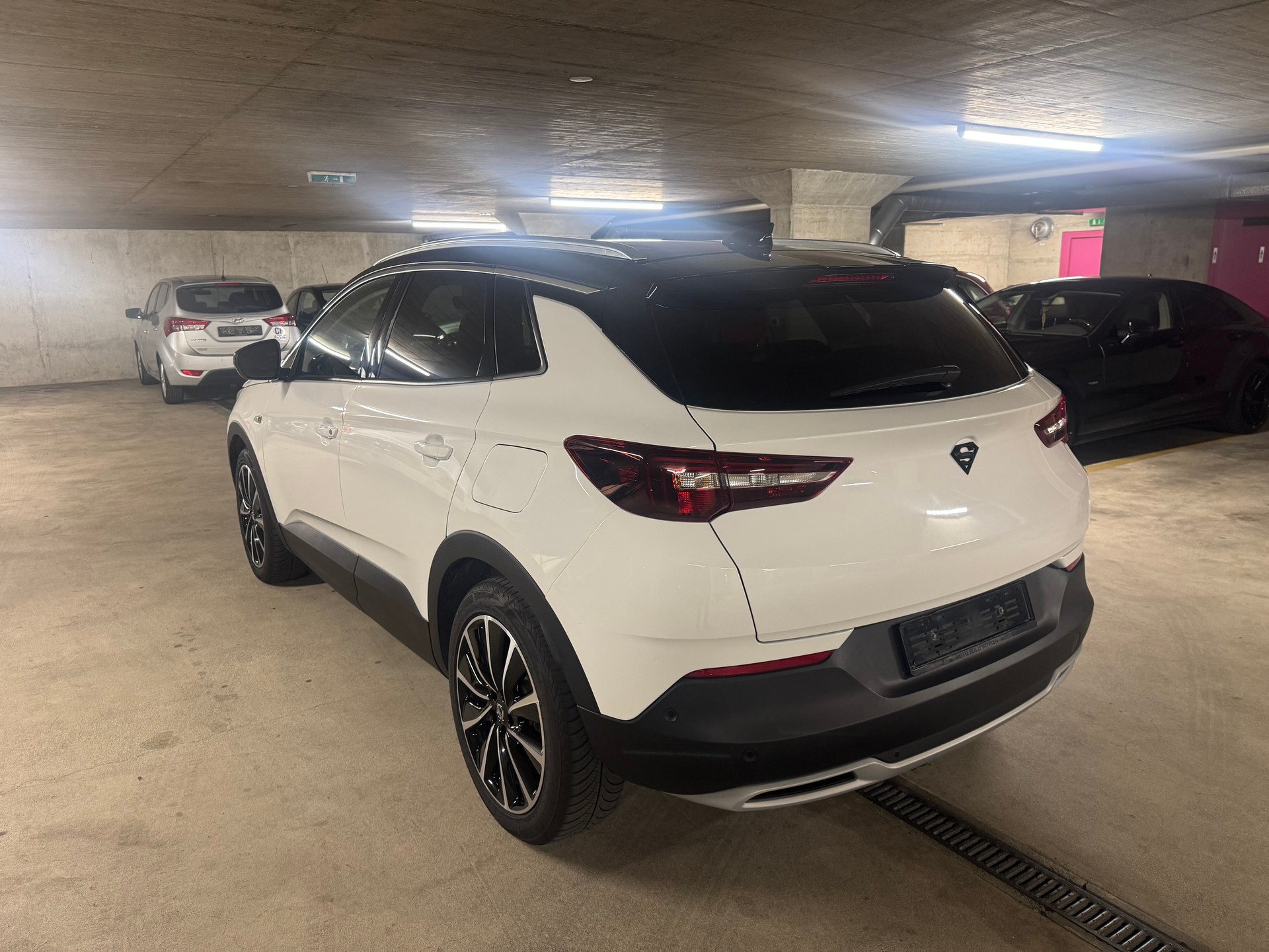 OPEL Grandland X 1.6 Hybrid4 Excellence Automatik-image-4