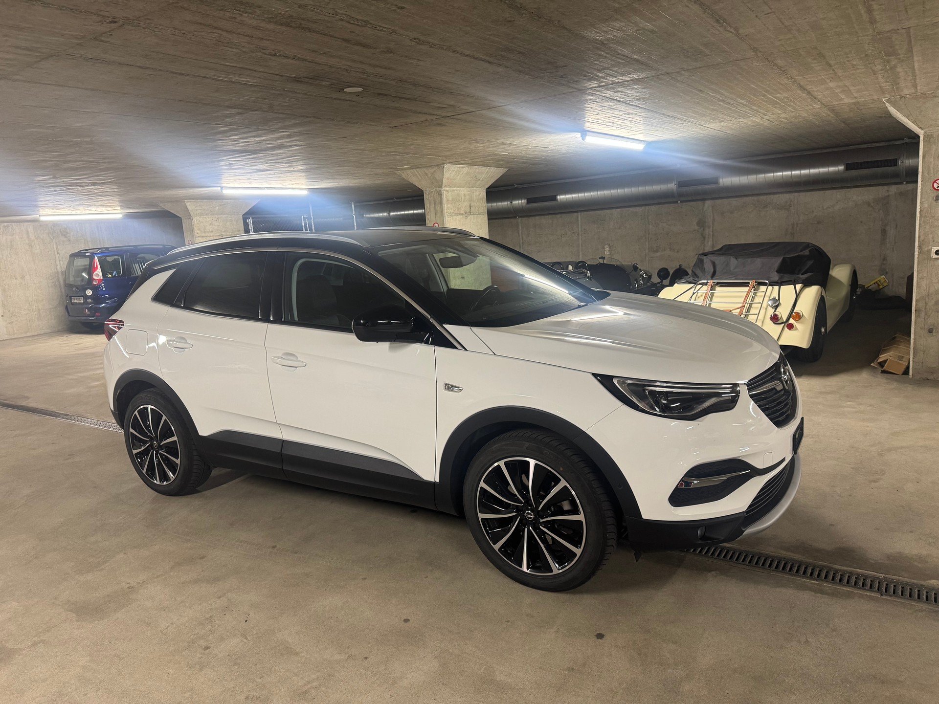 OPEL Grandland X 1.6 Hybrid4 Excellence Automatik-image-0
