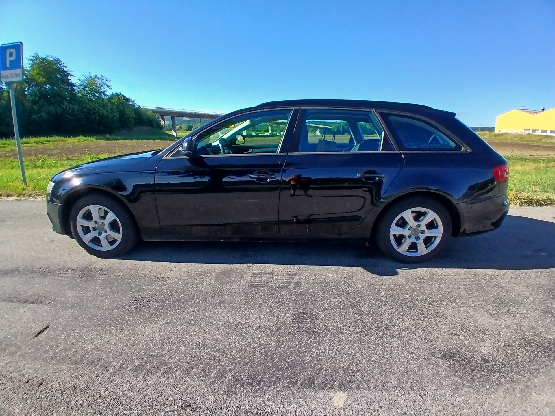 AUDI A4 Avant 2.0 TDI-image-1