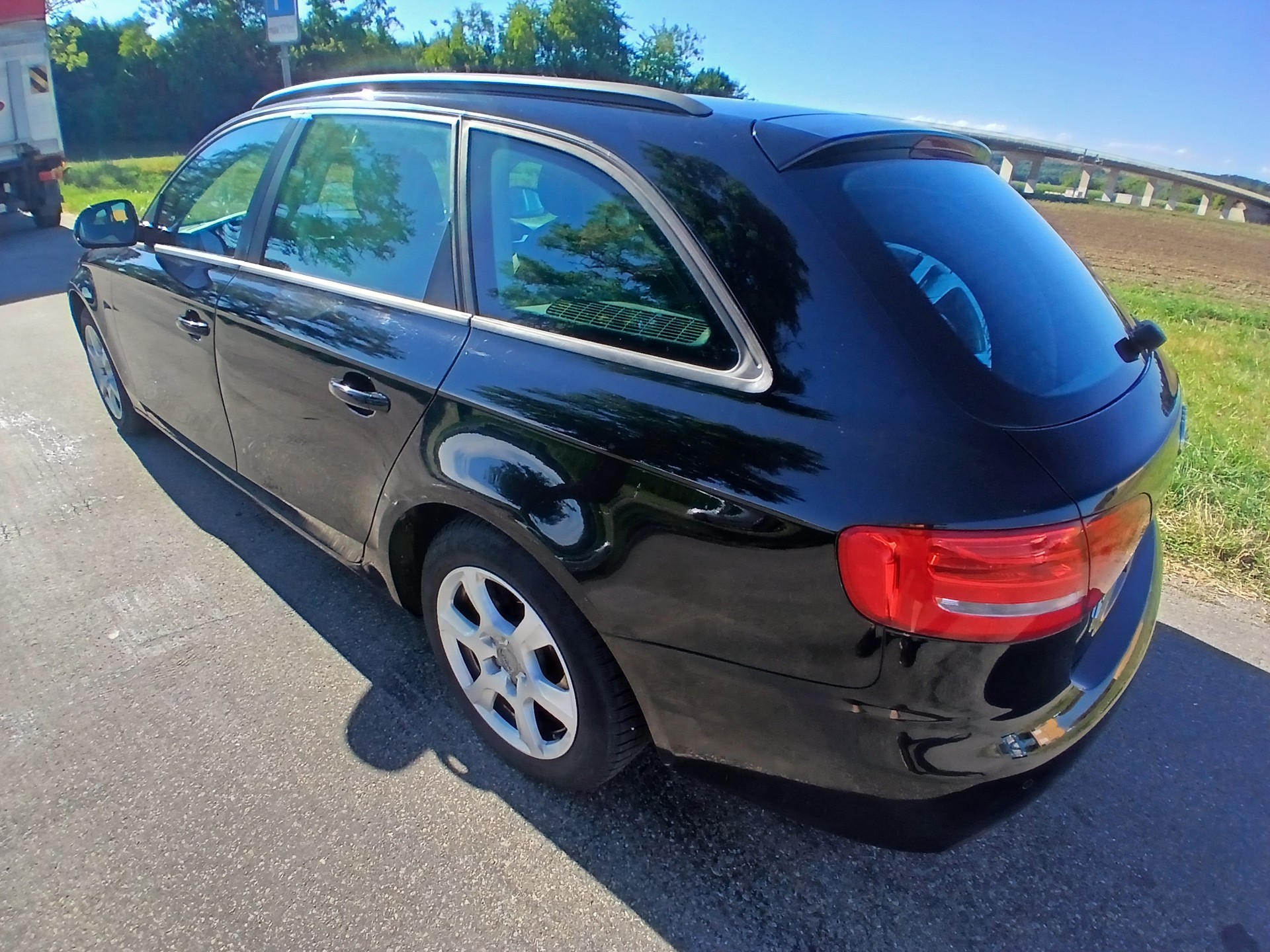 AUDI A4 Avant 2.0 TDI-image-2