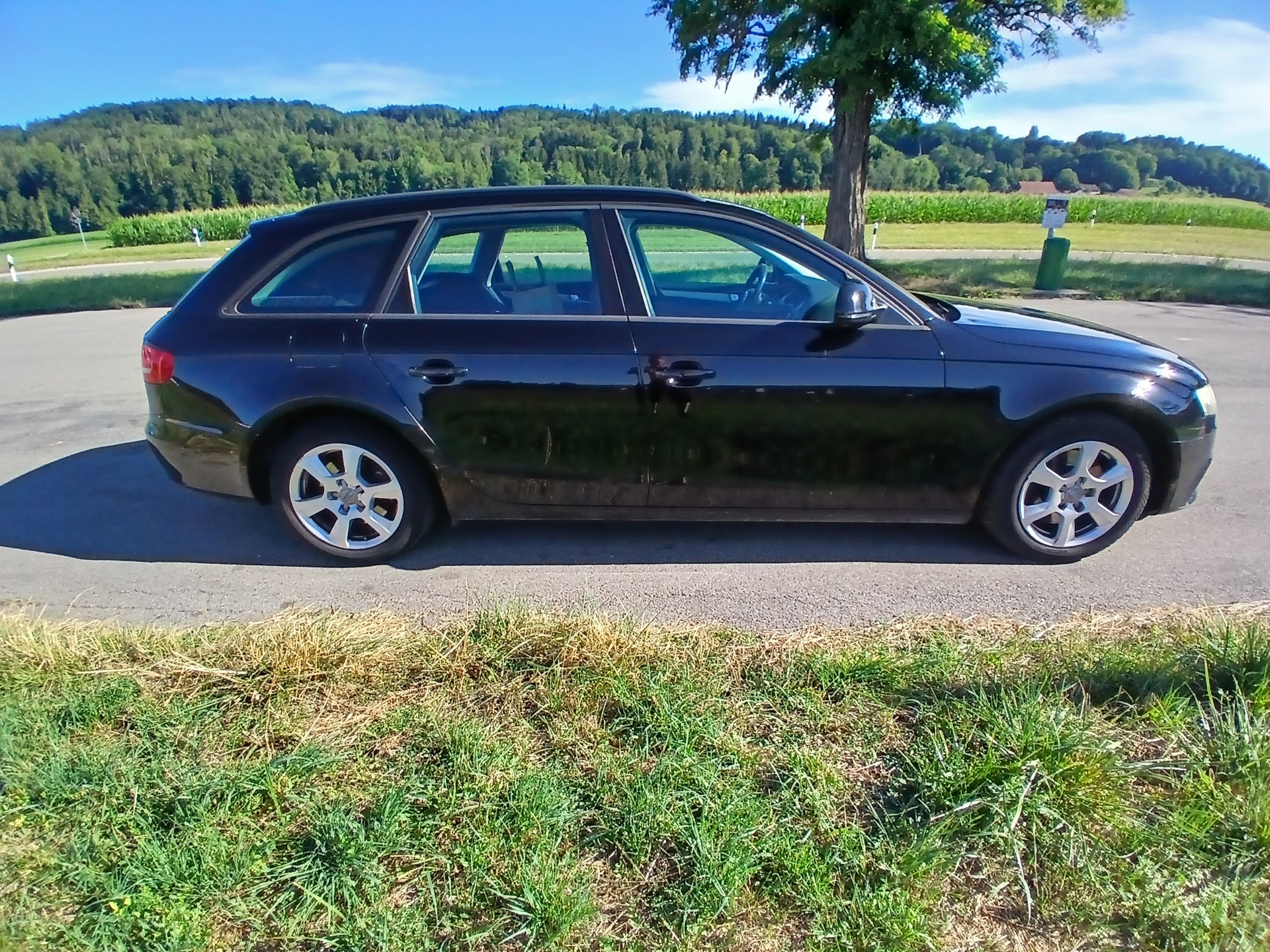 AUDI A4 Avant 2.0 TDI-image-5