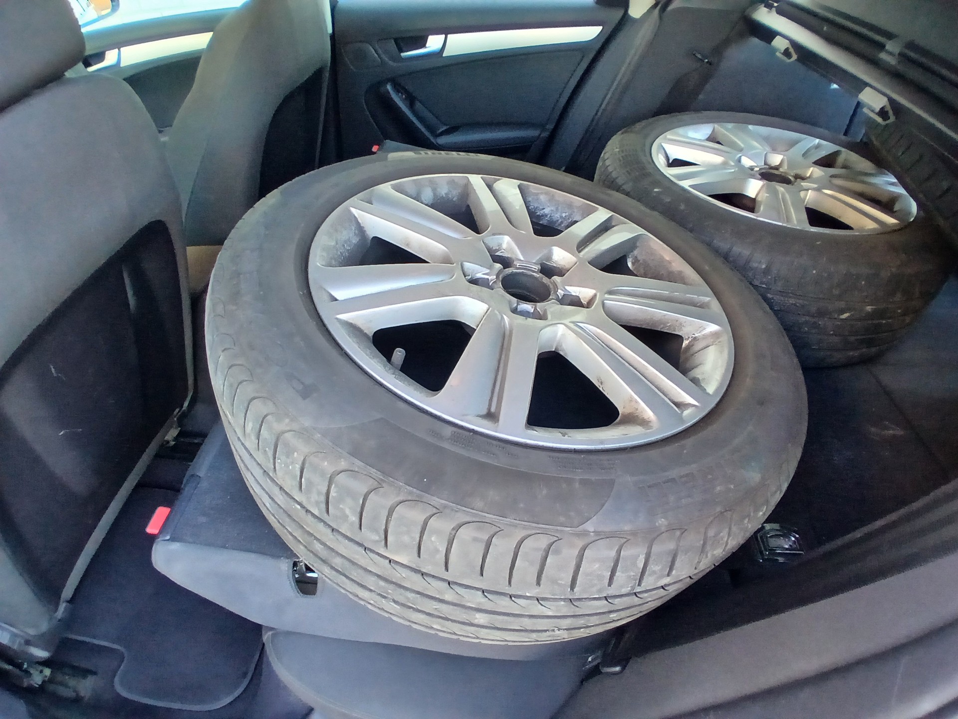 AUDI A4 Avant 2.0 TDI-image-13