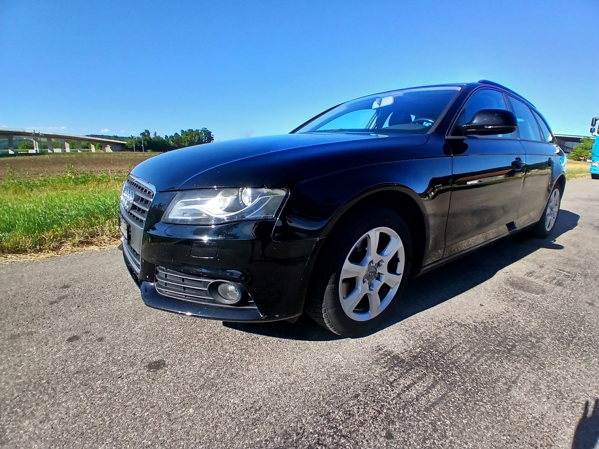 AUDI A4 Avant 2.0 TDI-image-0