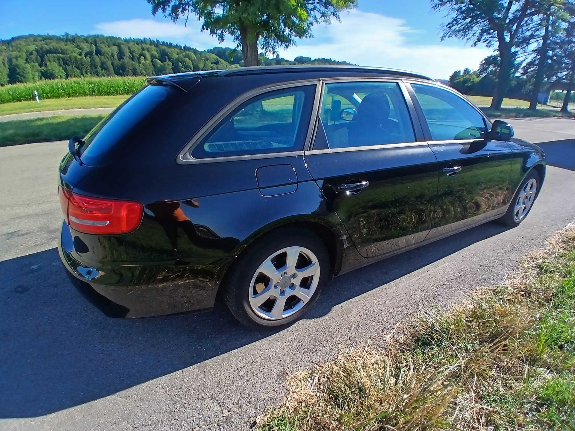 AUDI A4 Avant 2.0 TDI-image-4
