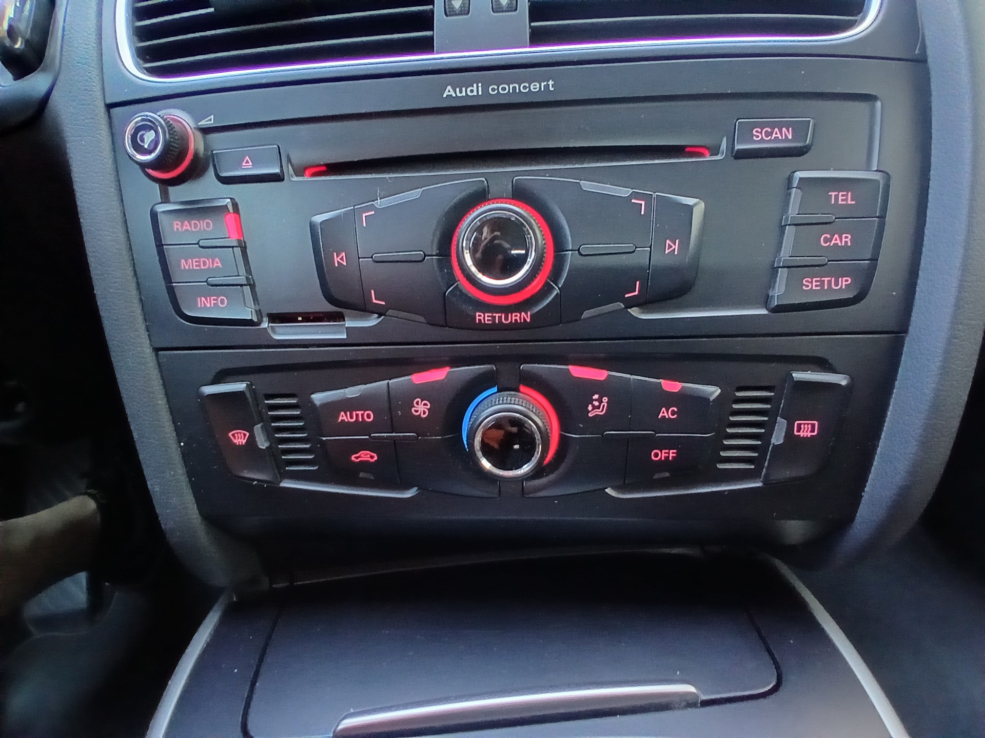 AUDI A4 Avant 2.0 TDI-image-12