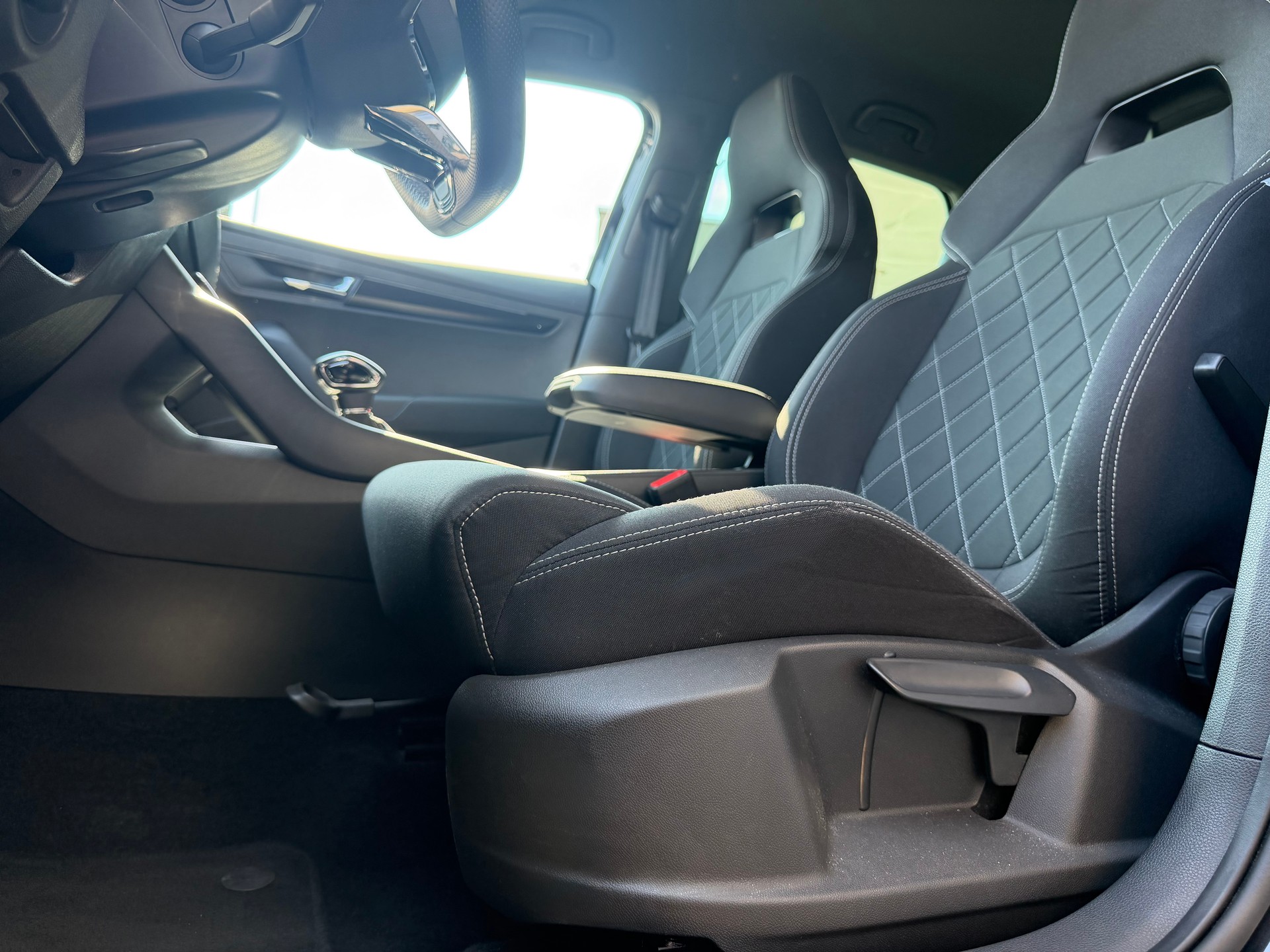 SKODA Karoq 1.5 TSI SportLine DSG-image-7