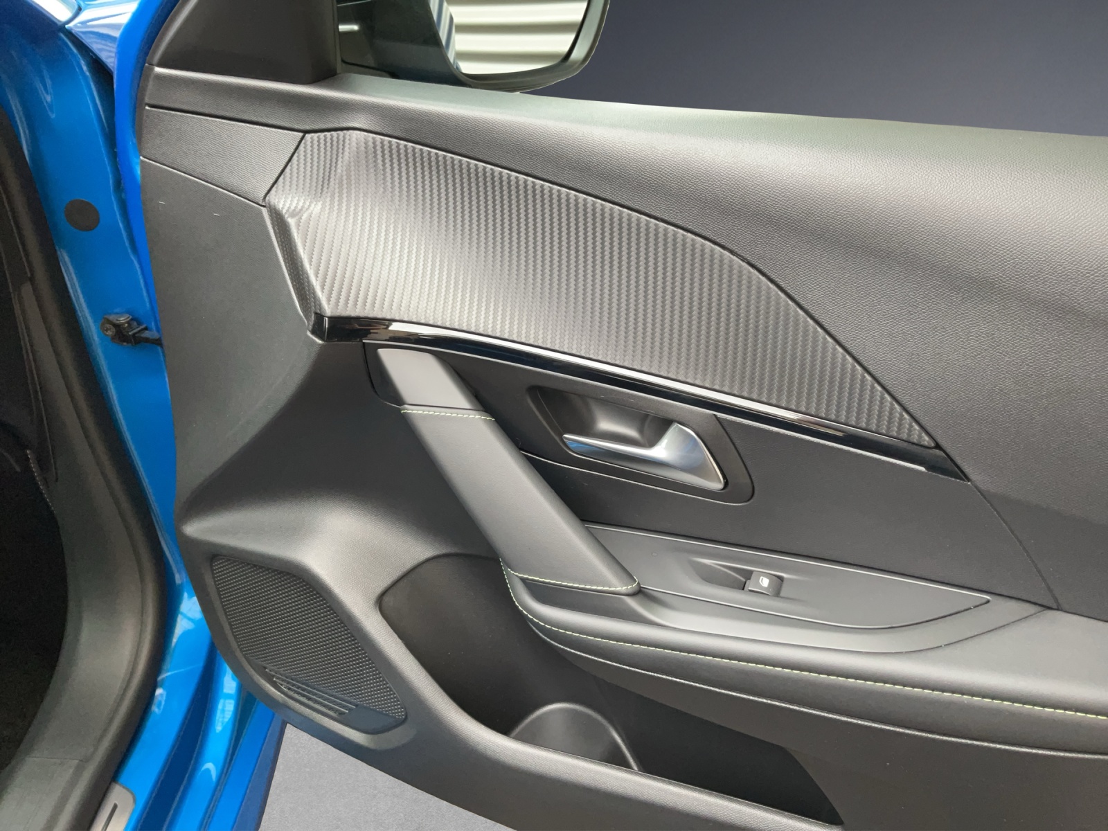 PEUGEOT 208 1.2 PureTech GT EAT8-image-7