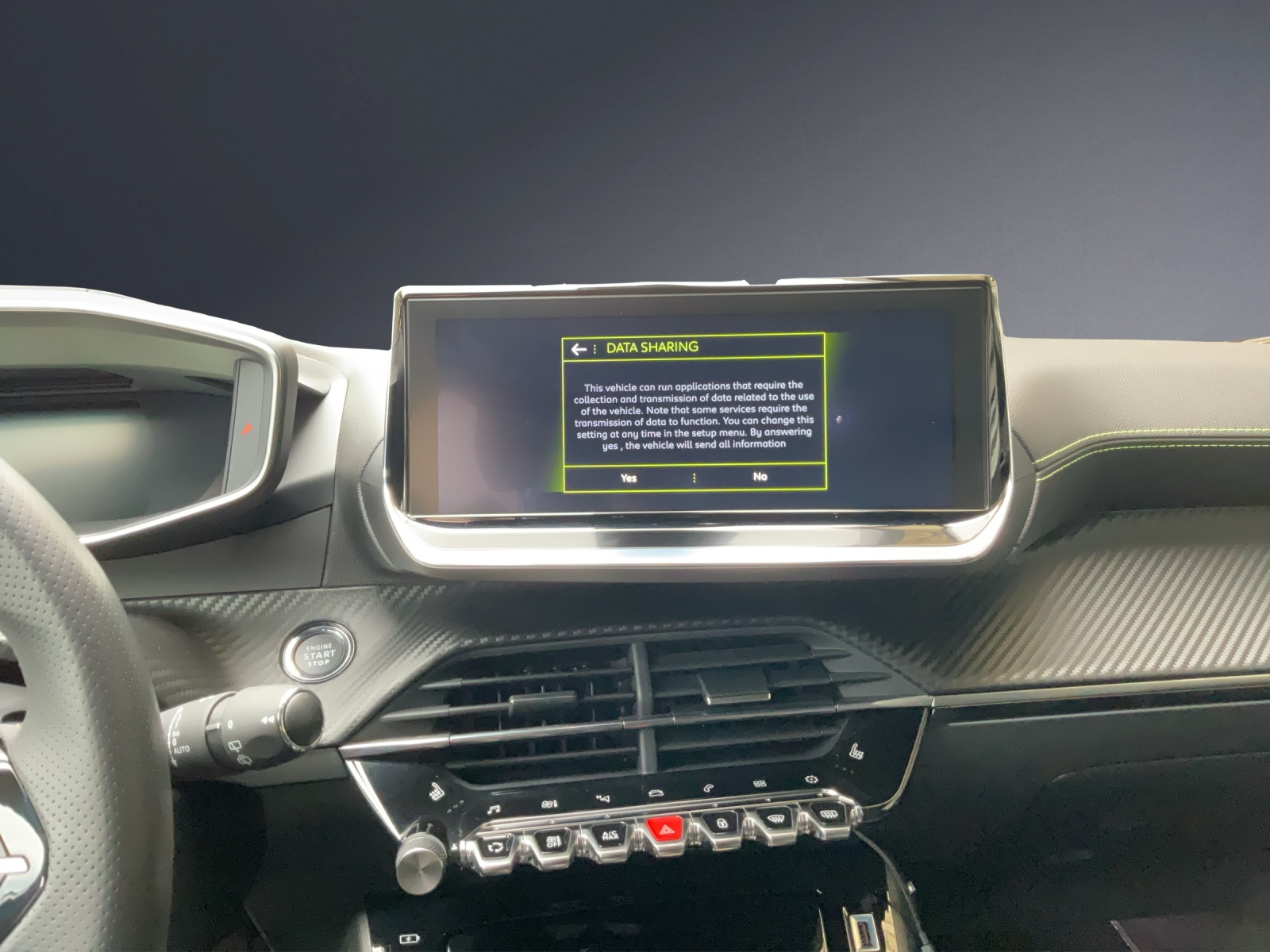 PEUGEOT 208 1.2 PureTech GT EAT8-image-14