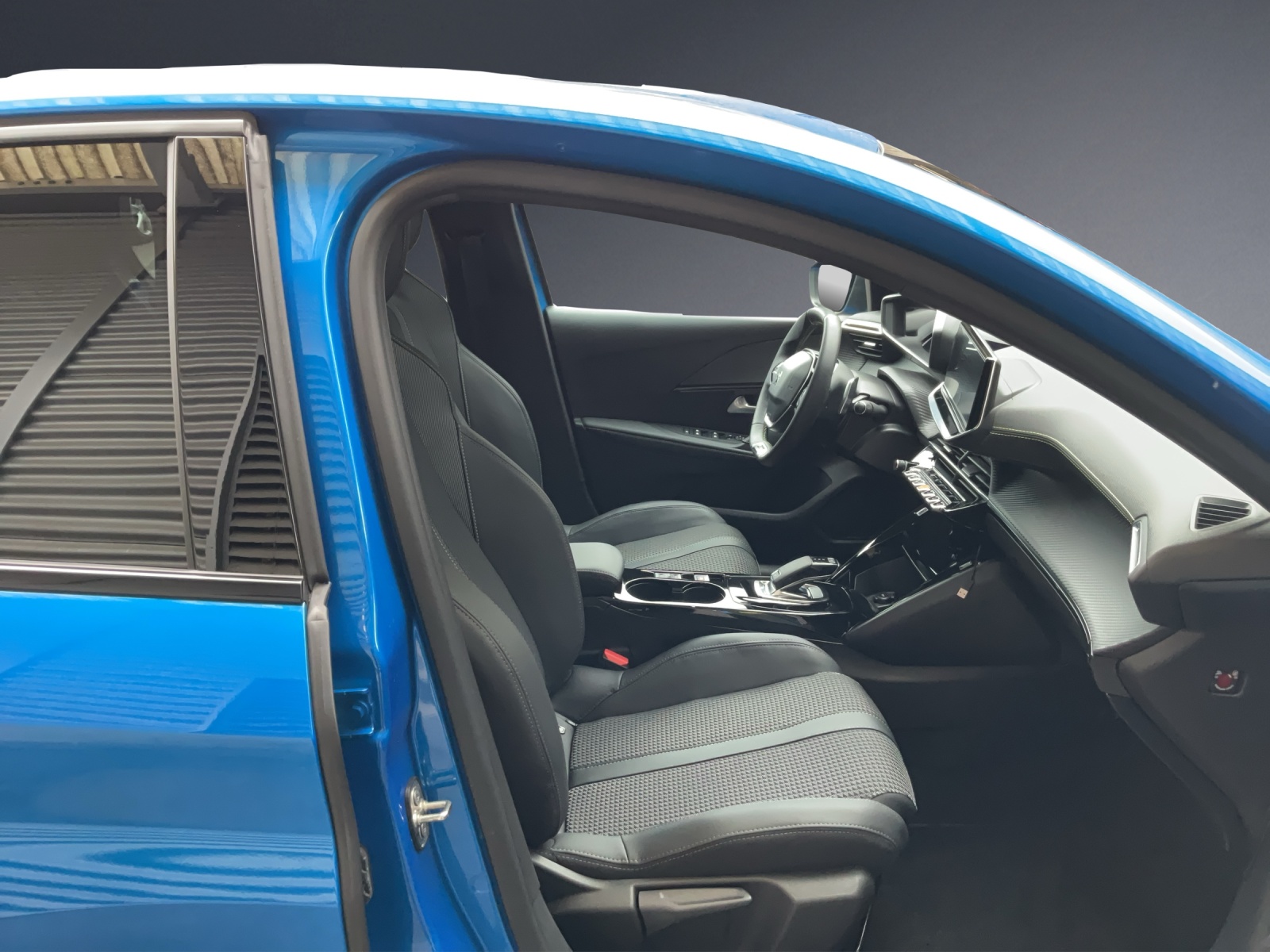 PEUGEOT 208 1.2 PureTech GT EAT8-image-8