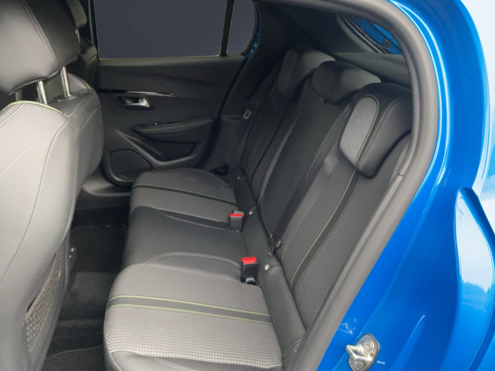 PEUGEOT 208 1.2 PureTech GT EAT8-image-15