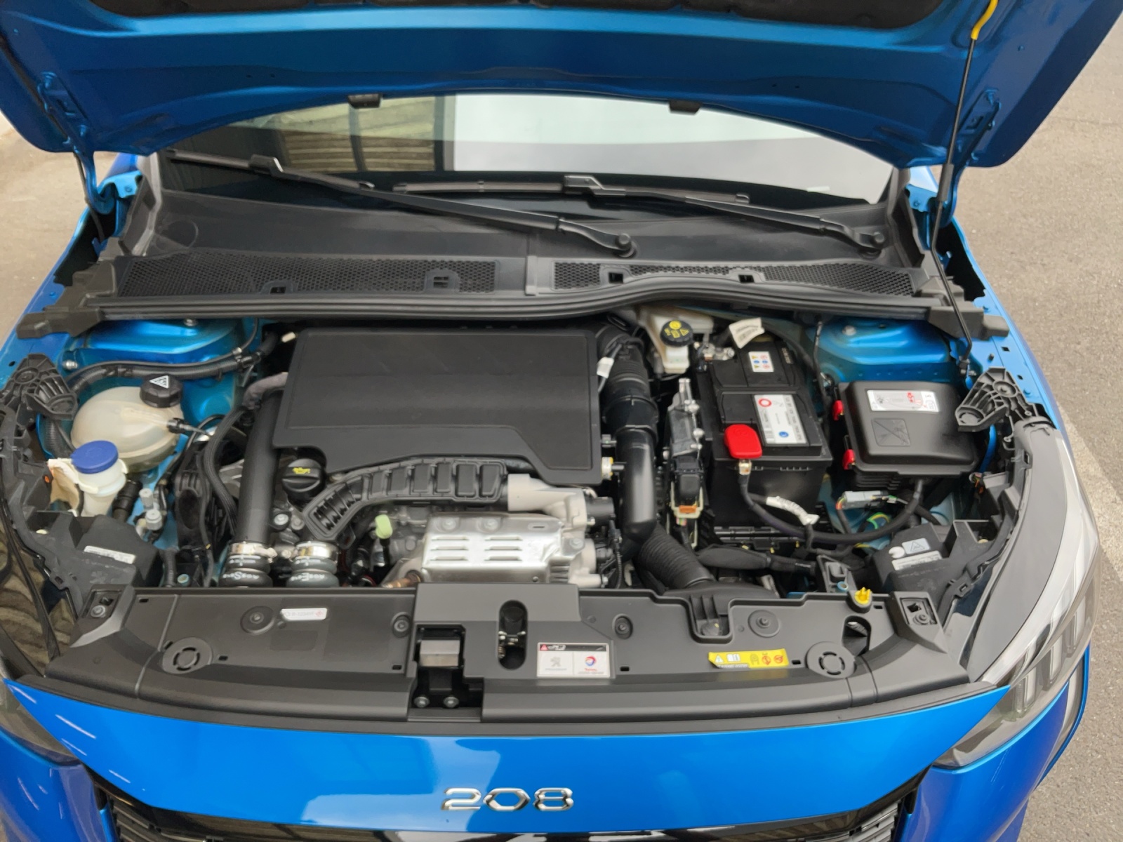 PEUGEOT 208 1.2 PureTech GT EAT8-image-17