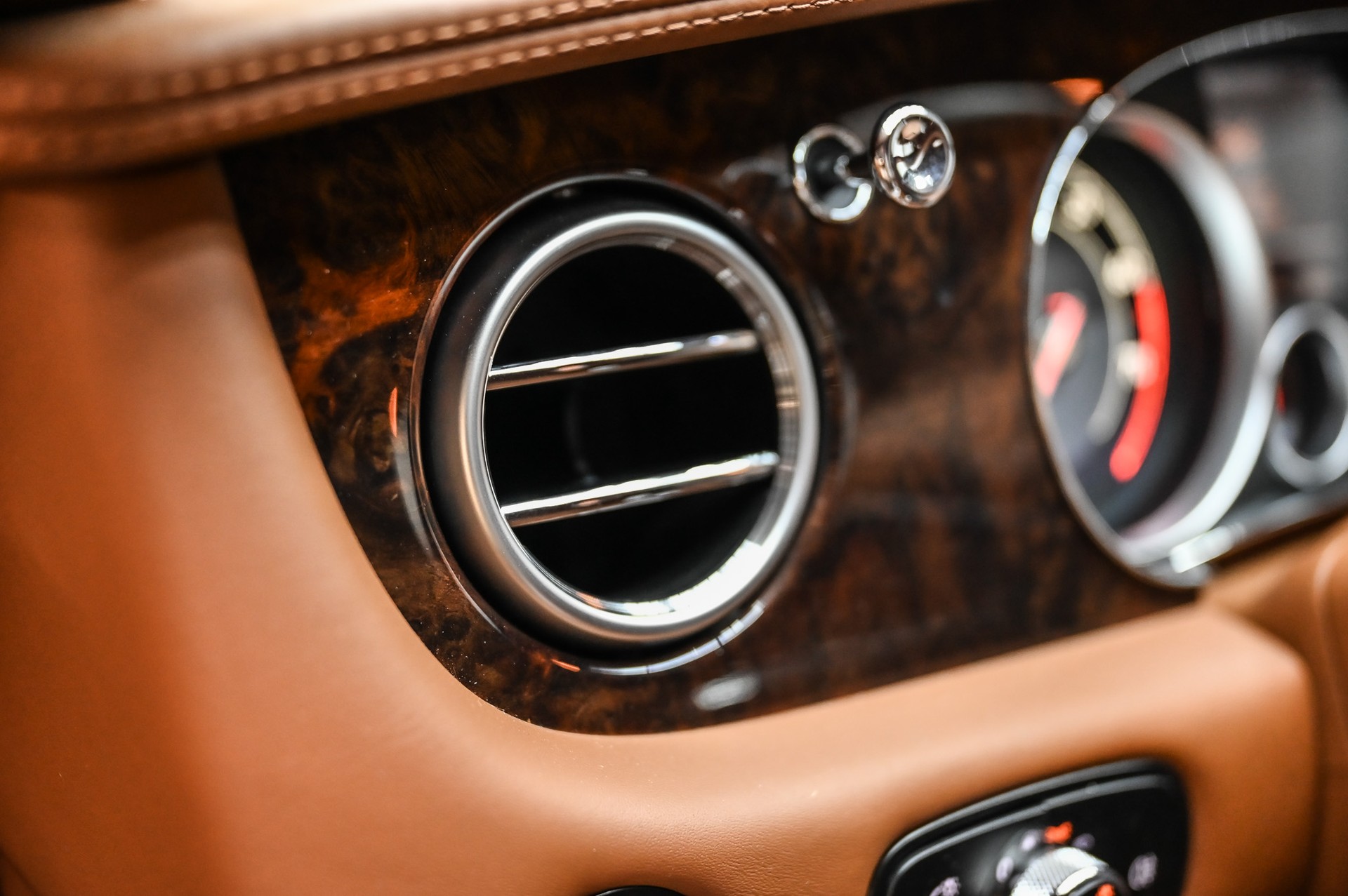 BENTLEY Continental GT 4.0 V8-image-30
