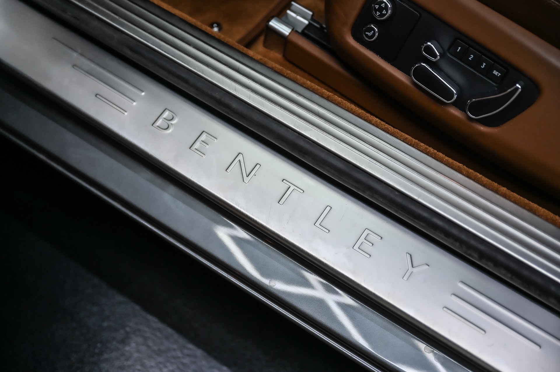BENTLEY Continental GT 4.0 V8-image-32