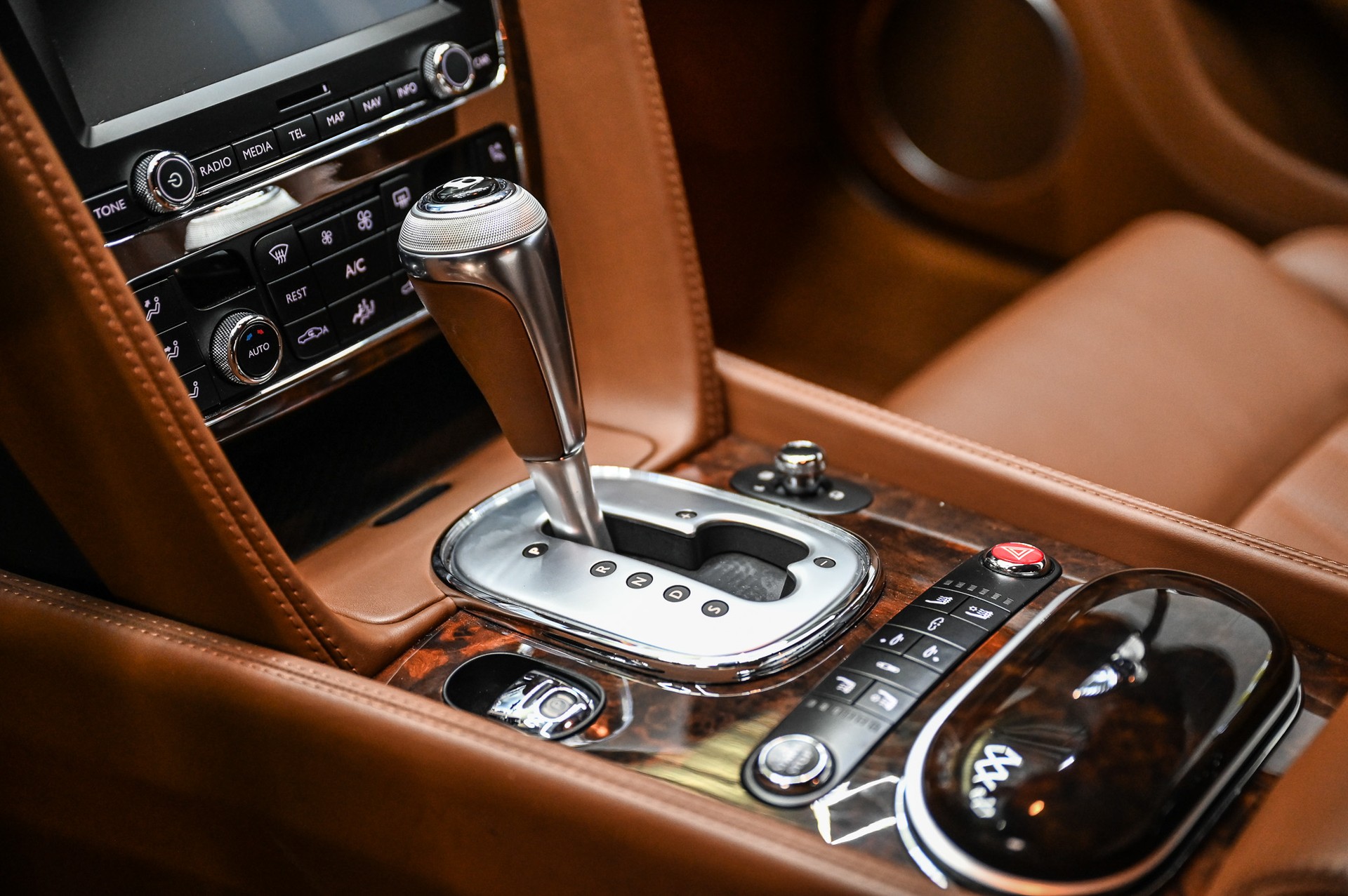 BENTLEY Continental GT 4.0 V8-image-23