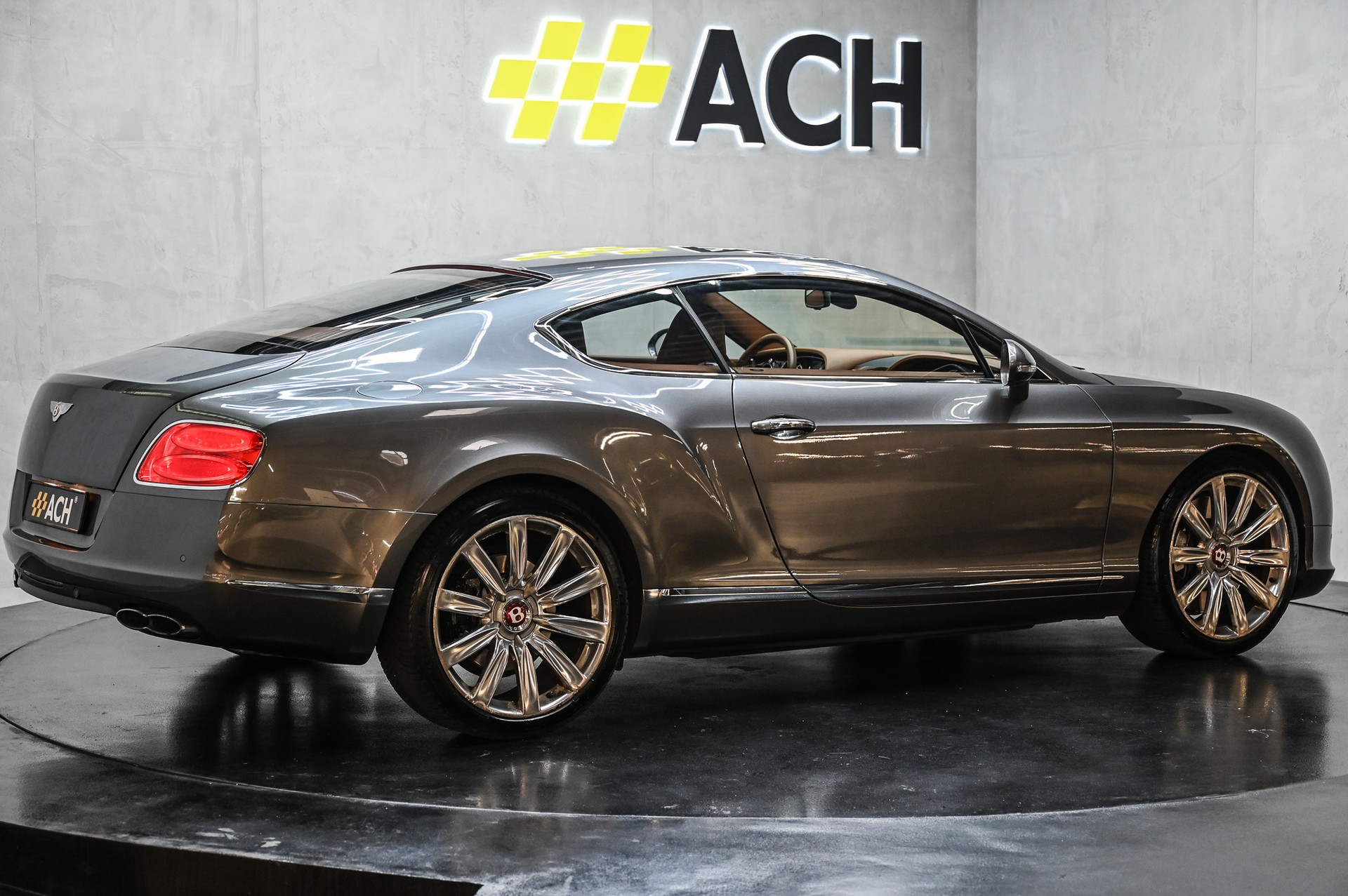 BENTLEY Continental GT 4.0 V8-image-9
