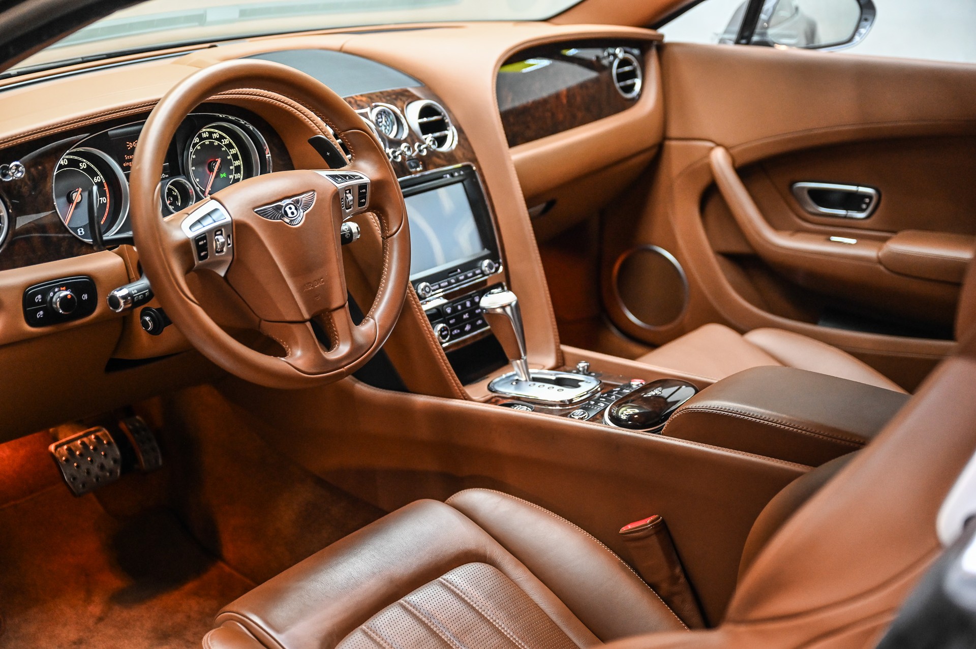 BENTLEY Continental GT 4.0 V8-image-19