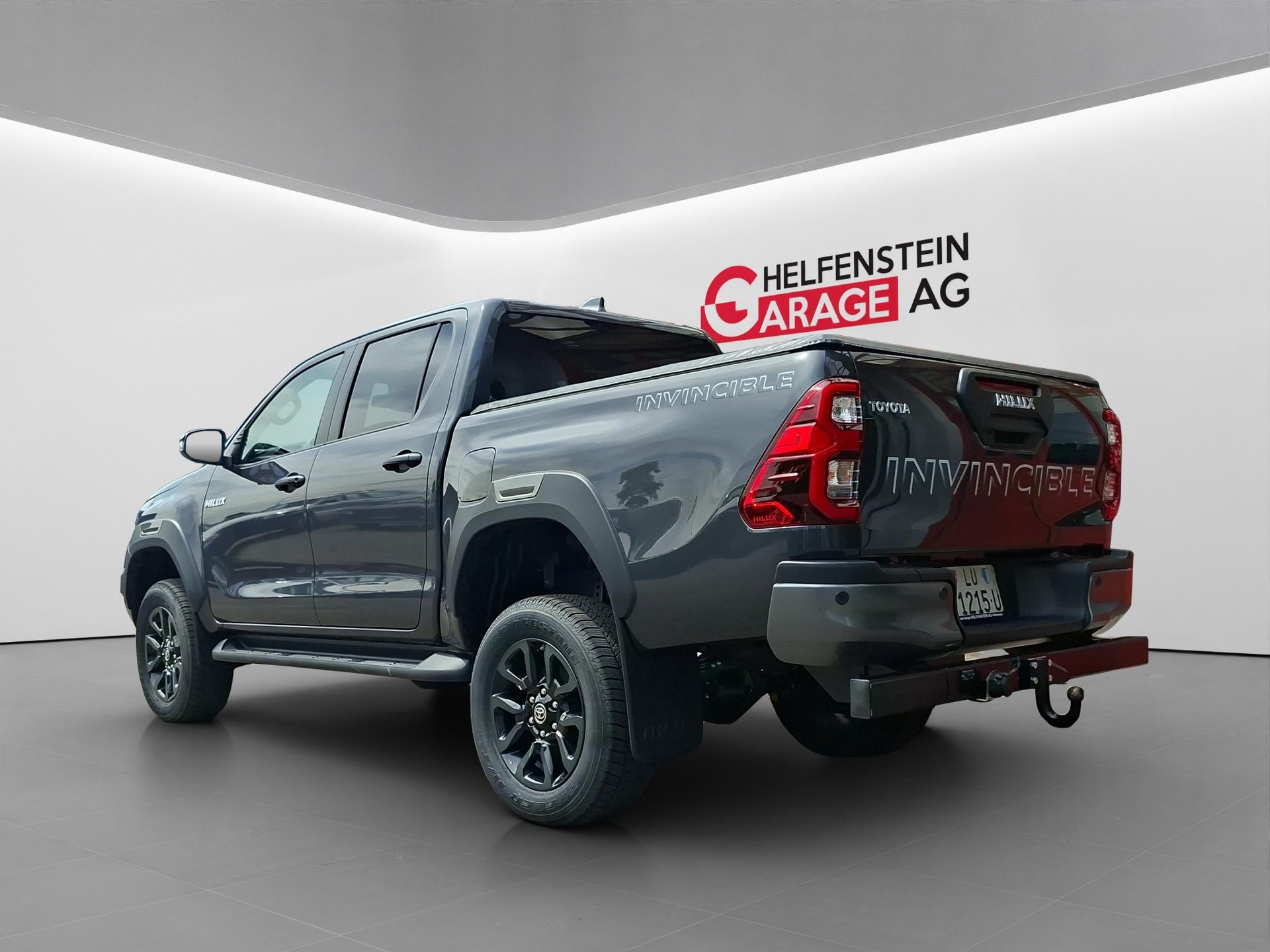 TOYOTA Hilux Double Cab.-Pick-up 2.8 D-4D MHEV 204 Invincible-image-2