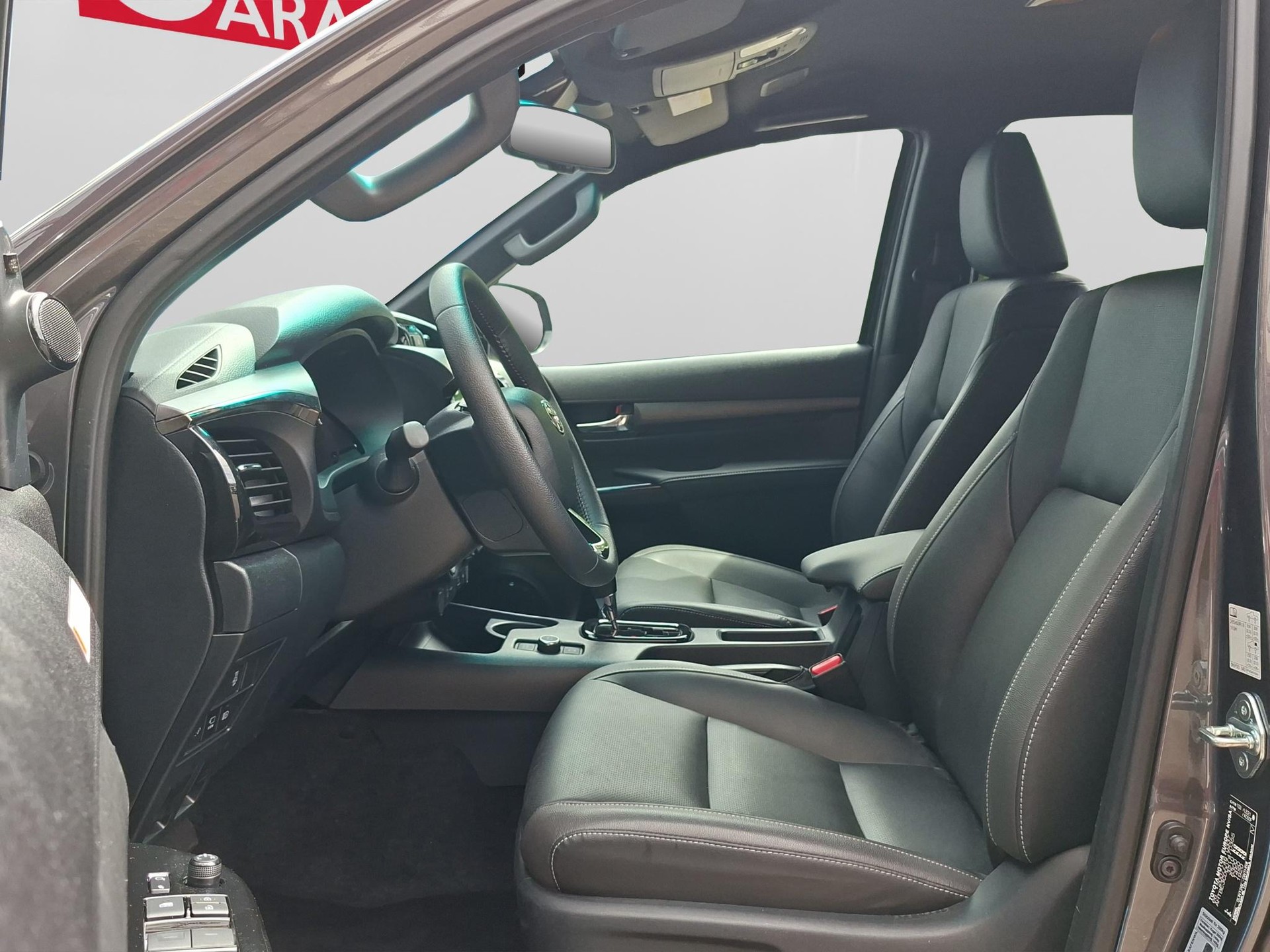 TOYOTA Hilux Double Cab.-Pick-up 2.8 D-4D MHEV 204 Invincible-image-8