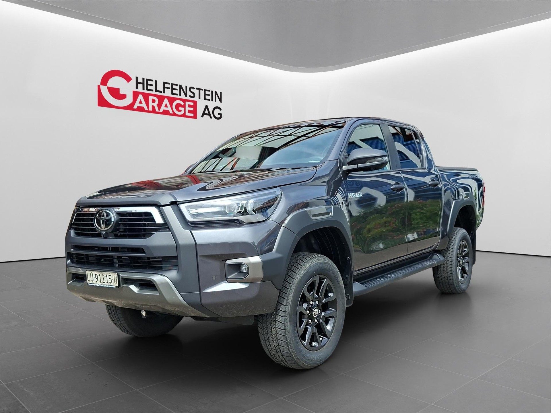 TOYOTA Hilux Double Cab.-Pick-up 2.8 D-4D MHEV 204 Invincible-image-0