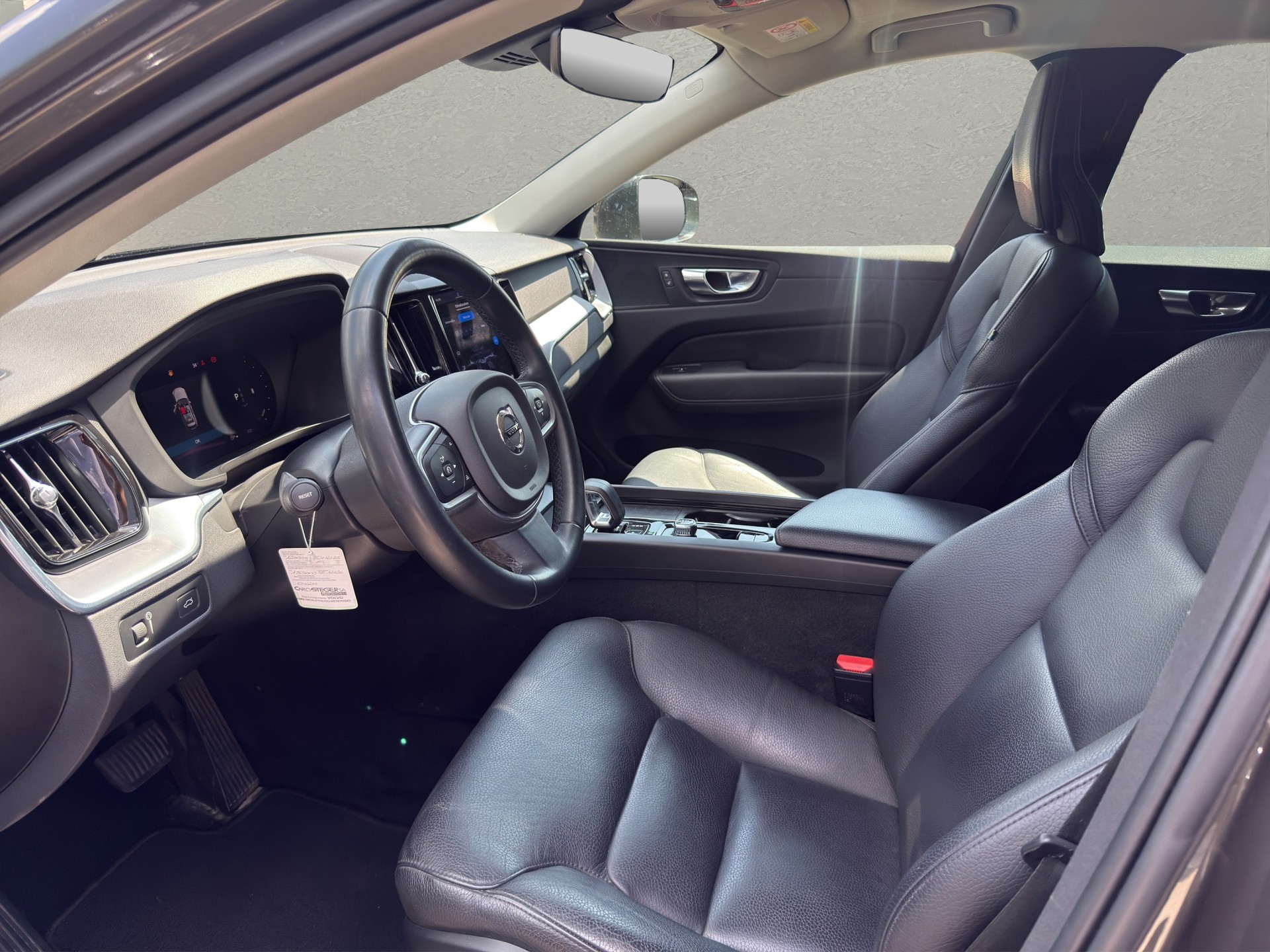 VOLVO XC60 B4 Diesel Mild Hybrid AWD Momentum Geartronic-image-7