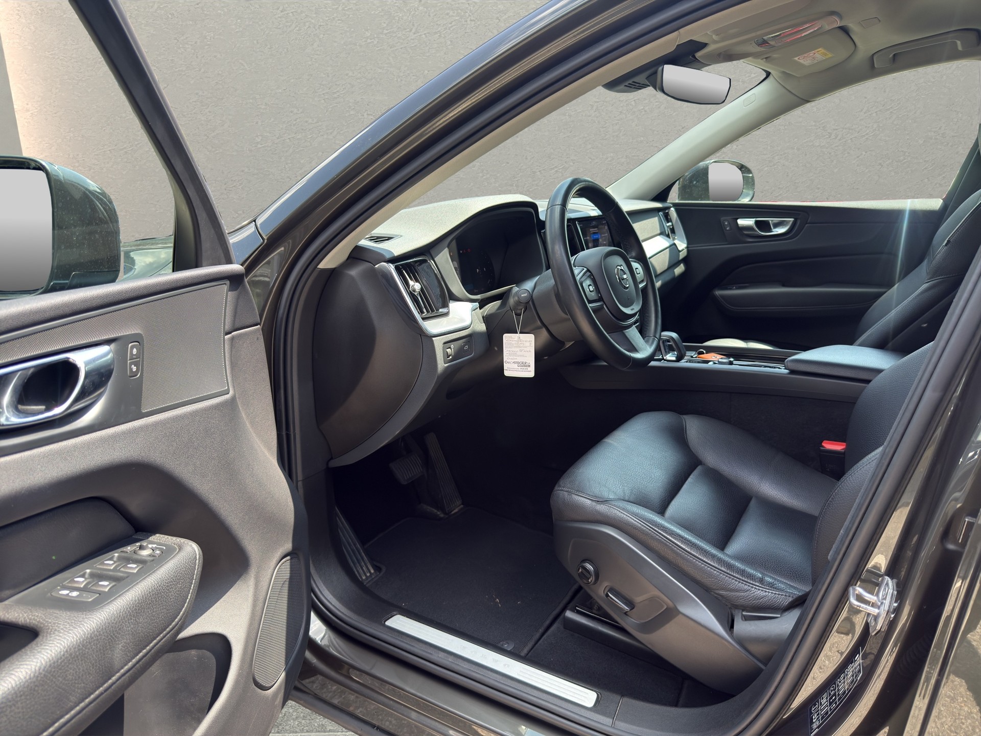 VOLVO XC60 B4 Diesel Mild Hybrid AWD Momentum Geartronic-image-11