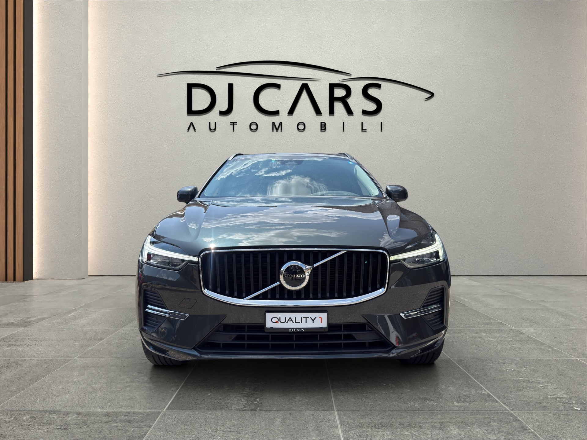 VOLVO XC60 B4 Diesel Mild Hybrid AWD Momentum Geartronic-image-1