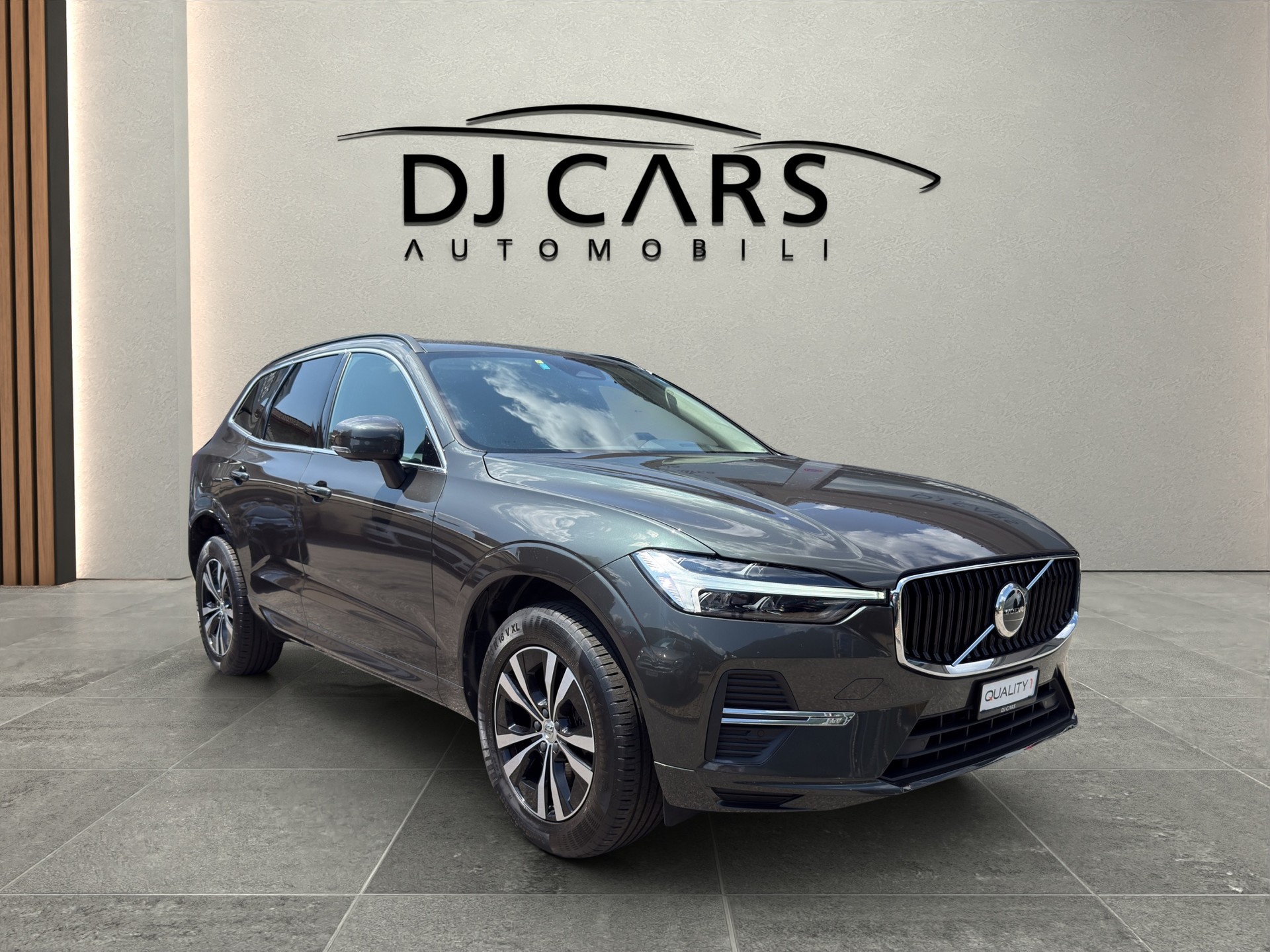 VOLVO XC60 B4 Diesel Mild Hybrid AWD Momentum Geartronic-image-2